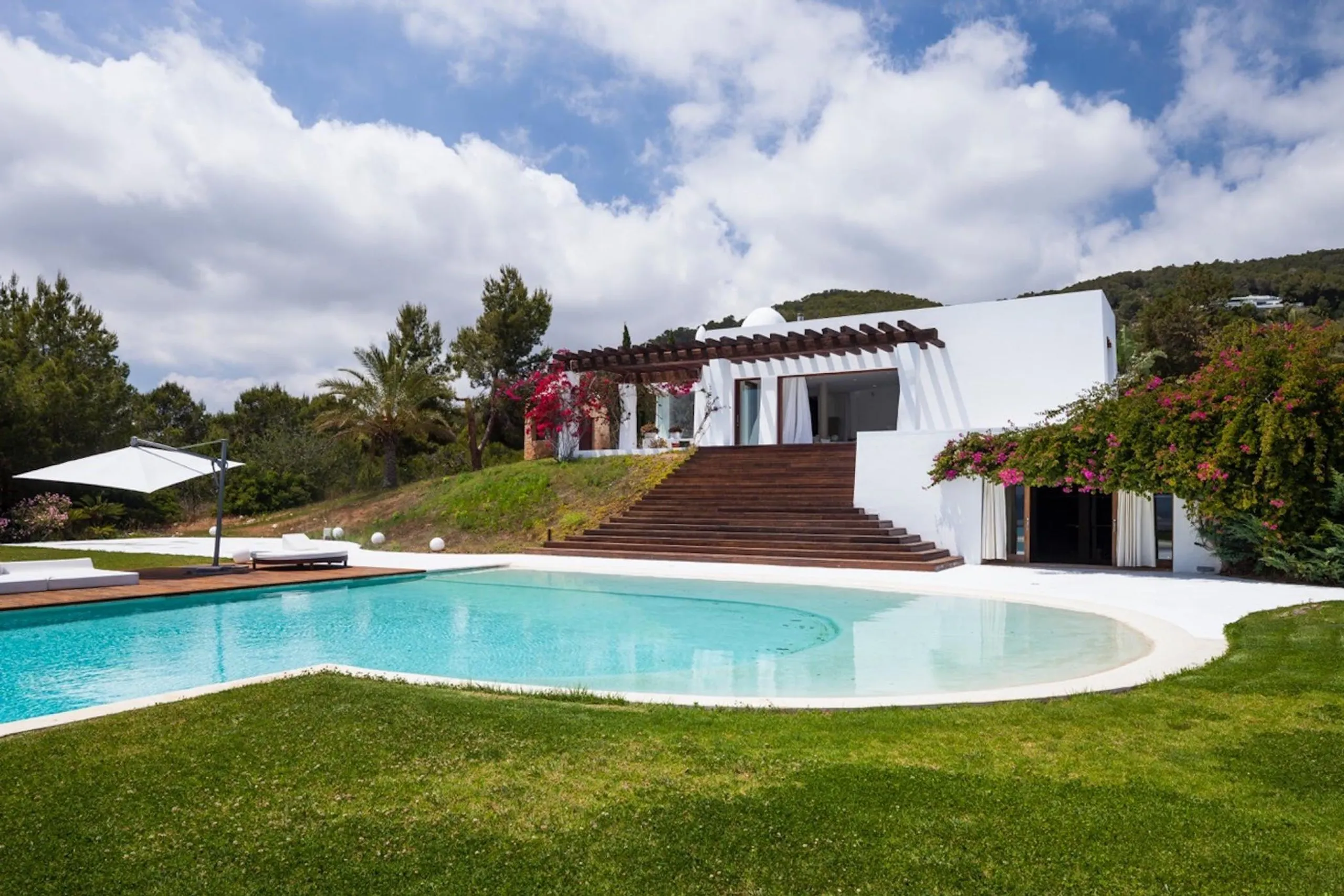Superb Infinity View Villa with Private Pool and Sun Deck — photograph 4