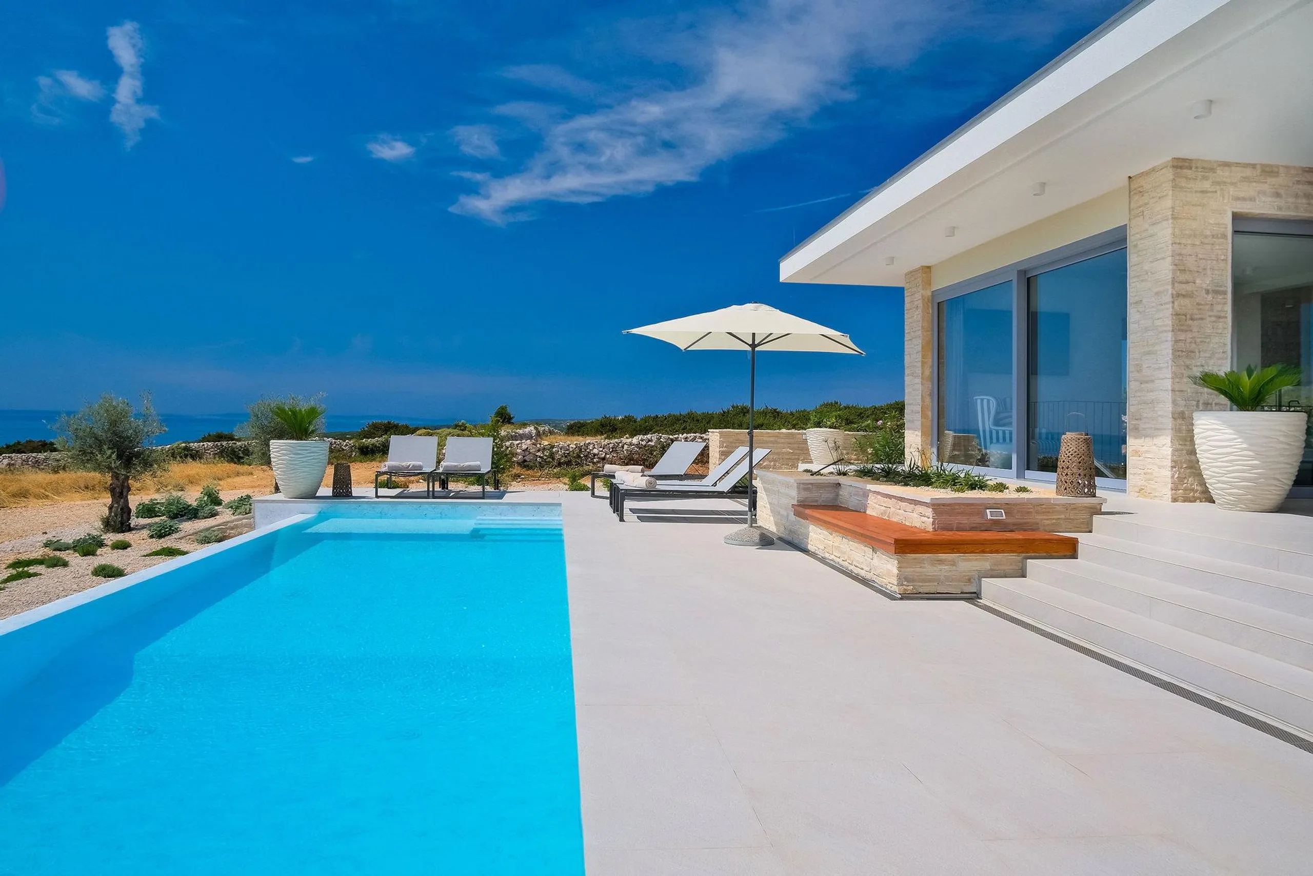 Serene Pag Island Villa with Private Pool and Sea Views — photograph 5