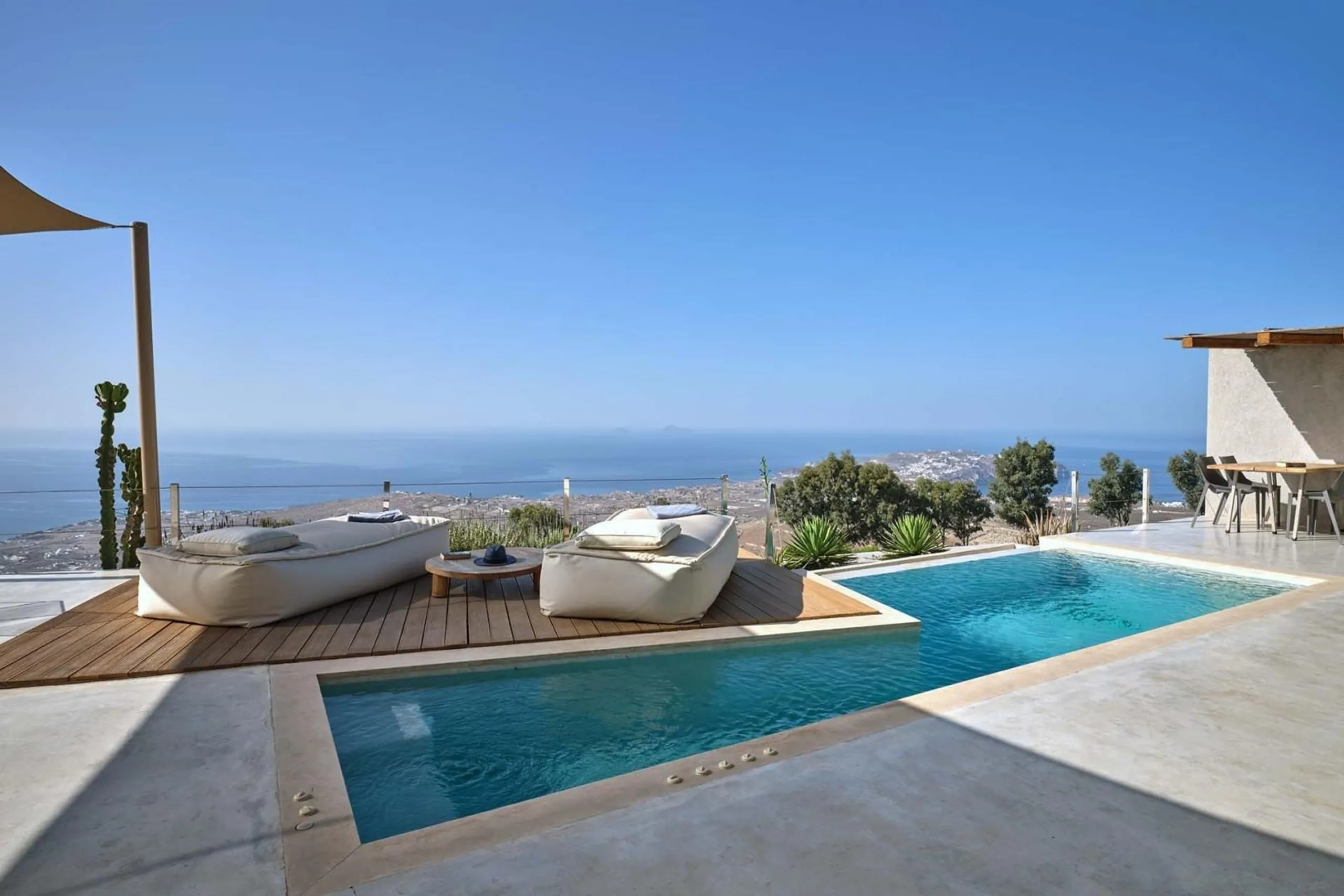 Sumptuous Sanctuary Villa with Private Infinity Heated Pool and View of The Peninsula of Akrotiri — photograph 3