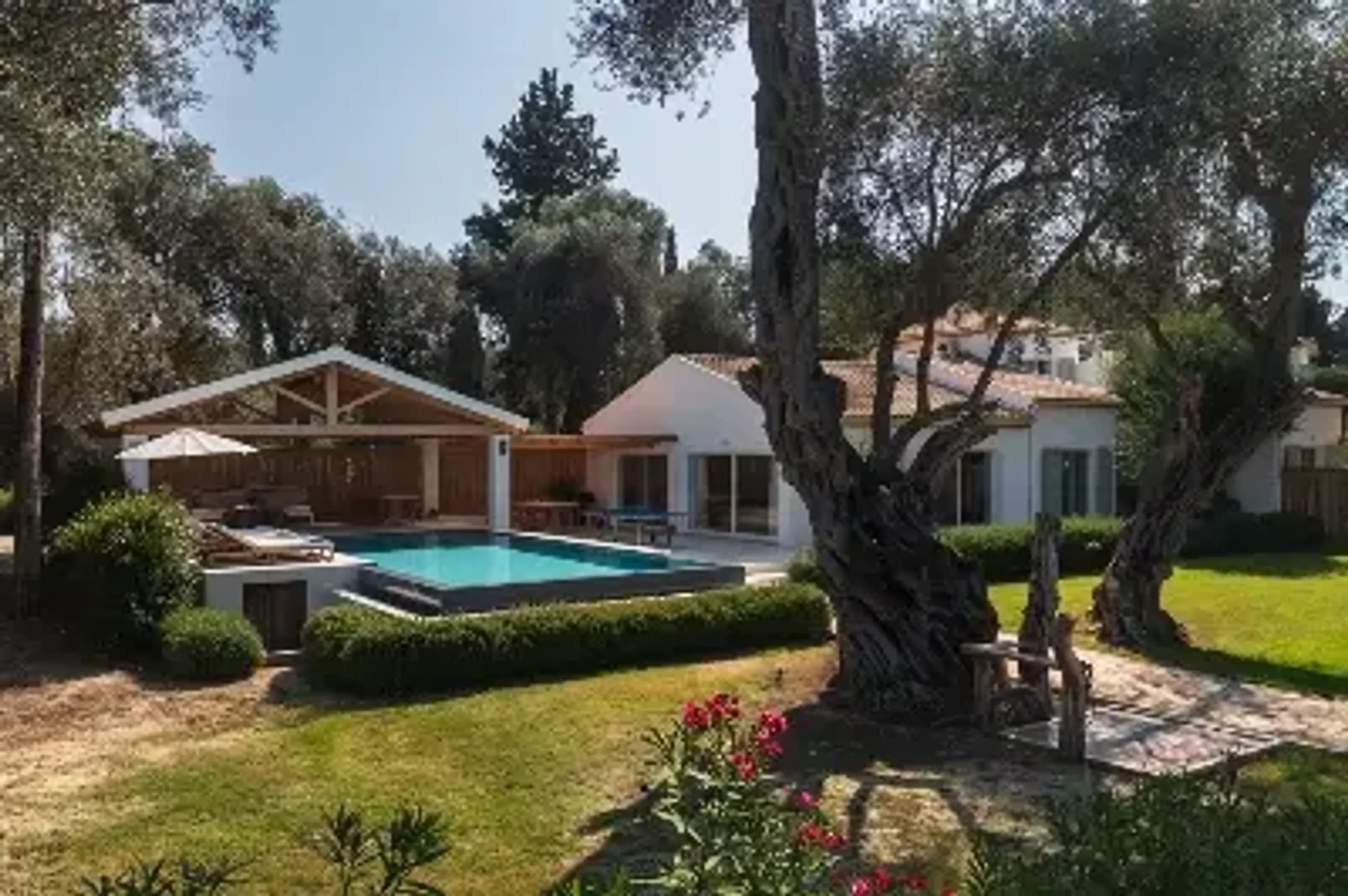 Secluded Retreat with  Pool, Private Beach Access, and Gazebo — photograph 10