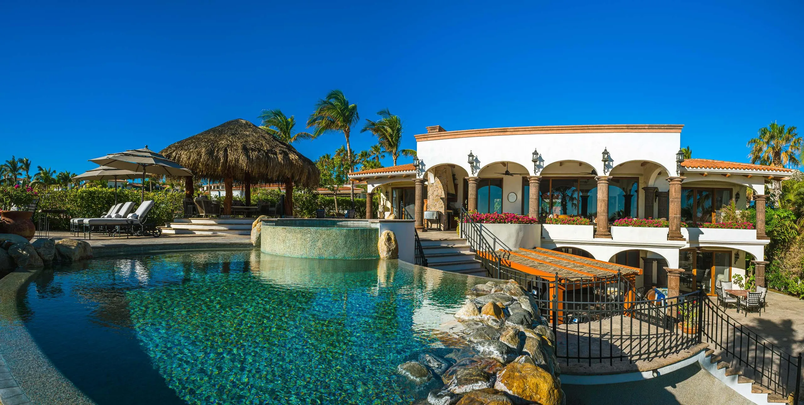 Ultra Luxury Caleta Tuscan Style Estate with Pool and Ocean Views — photograph 2