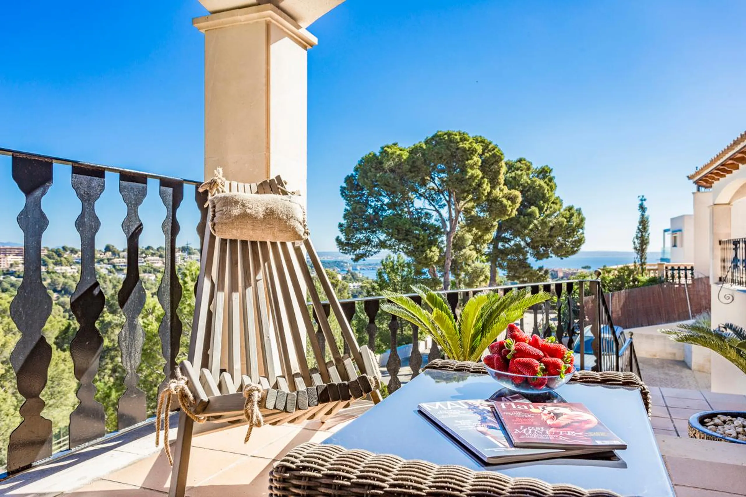 Sumptuous Hillside Villa 5 Bedroom Villa with Private Pool, and Bay Views — photograph 10