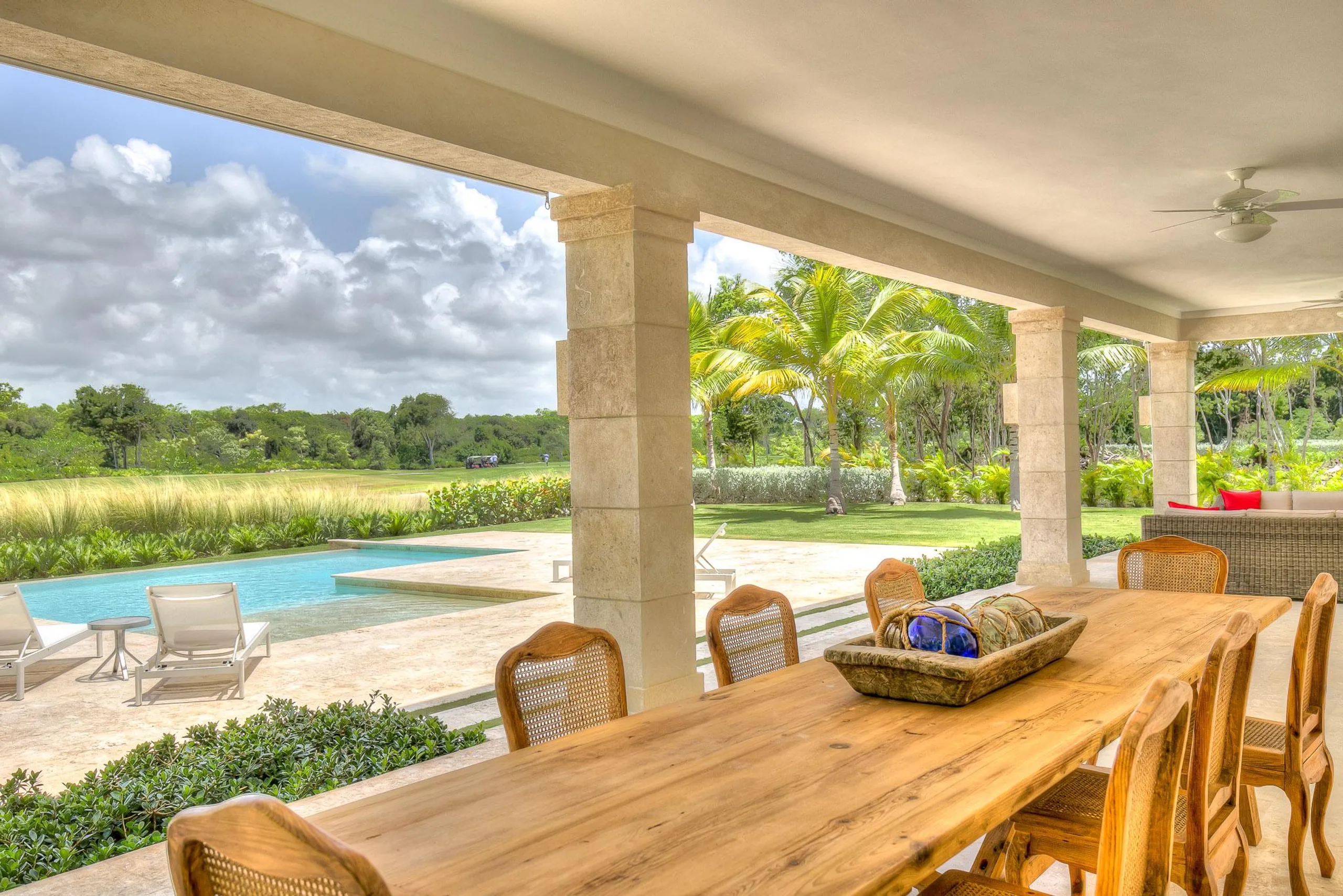 Invigorating 5-Bedroom Villa with Golf Course Views and Private Garden in Punta Cana Resort — photograph 9
