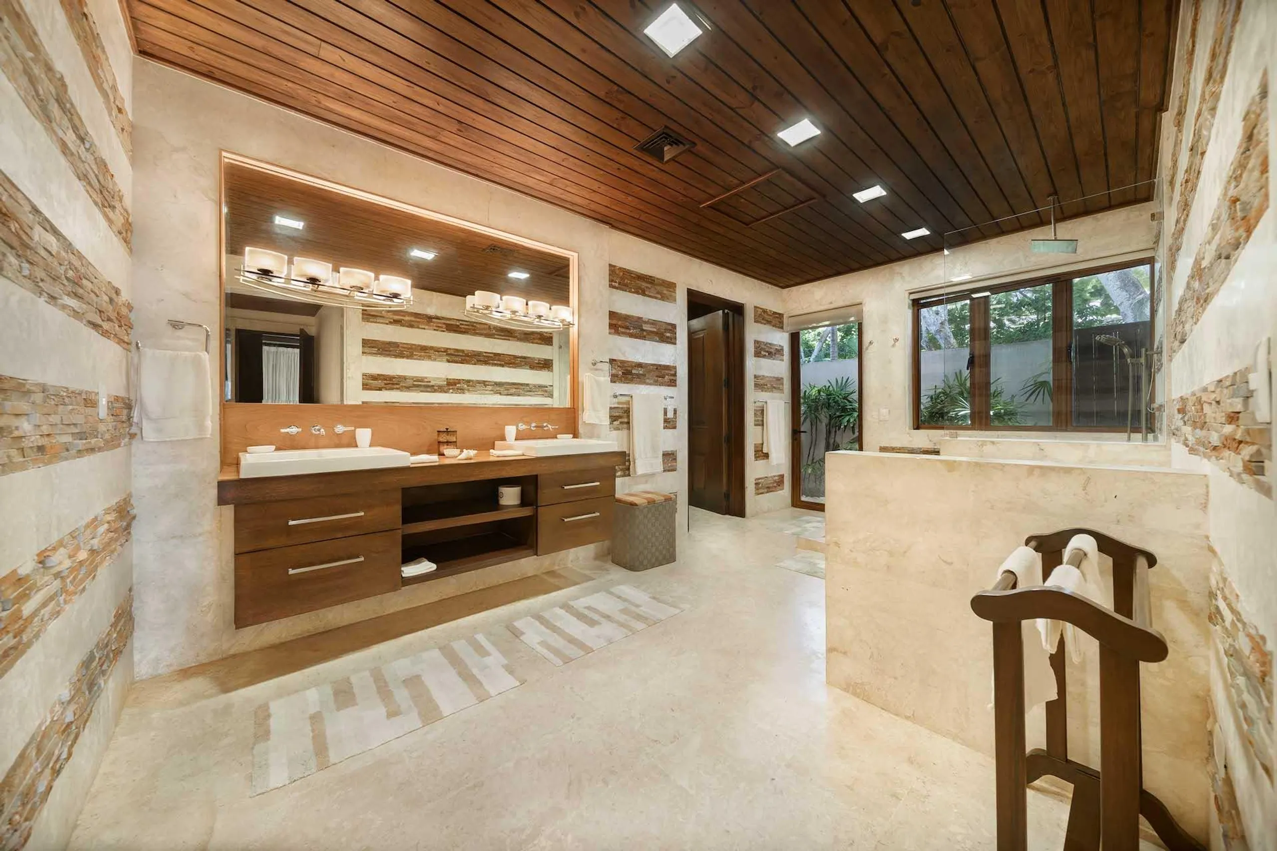 Breathtaking Oceanfront Villa with Swimming Pool and Gazebo — photograph 11
