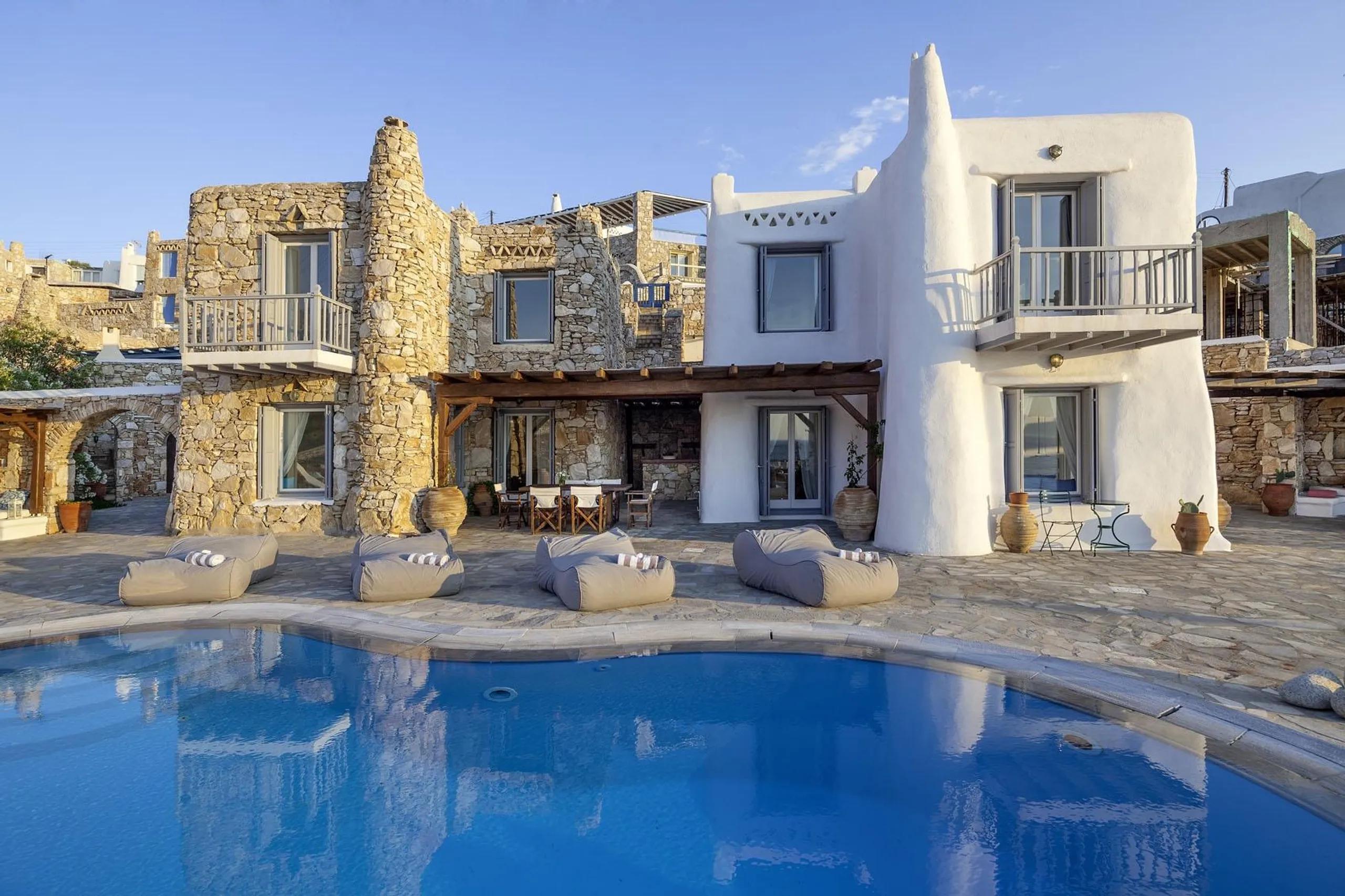 Grandiose Oceanside Villa in Mykonos with Crystalline Pool — photograph 2