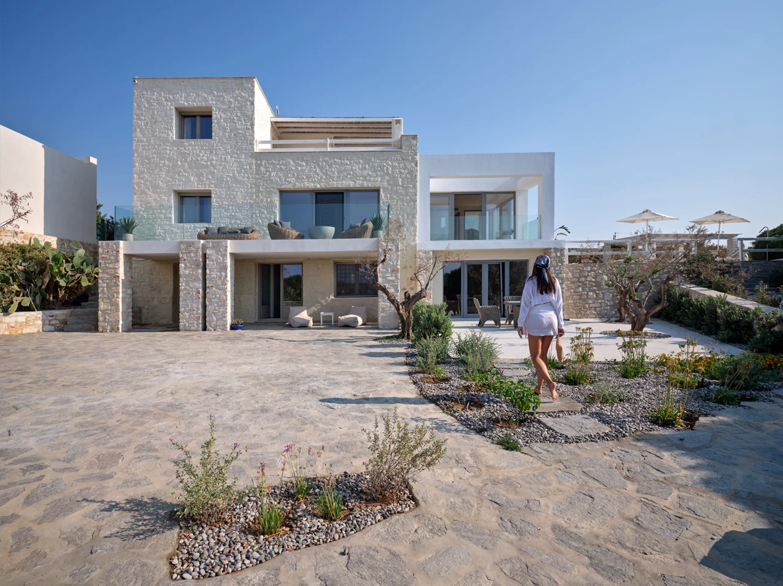 Deluxe Three-Level Villa with Private Pool, Terrace and Overlooking Sea Views — photograph 2