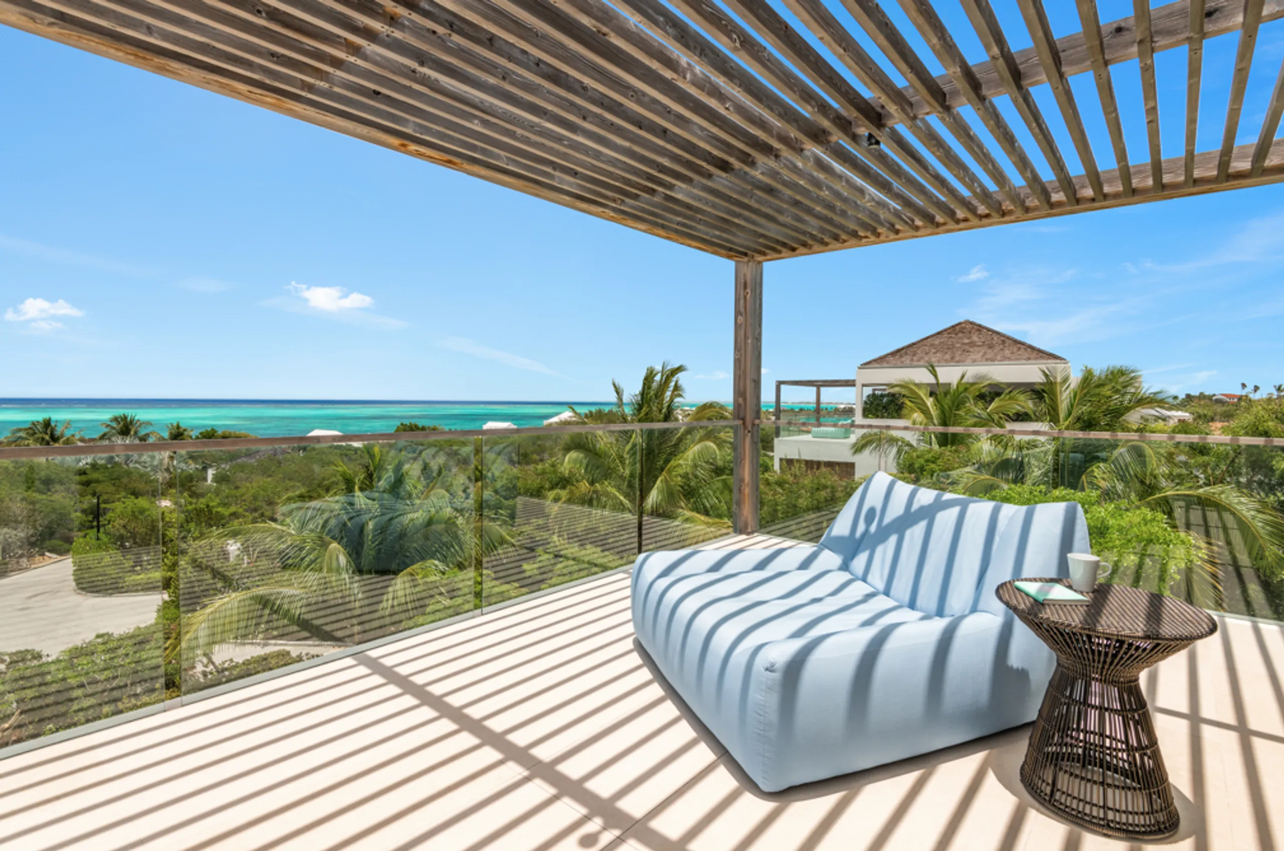 Invigorating Contemporary Ocean View Villa with Private Infinity Pool — photograph 6