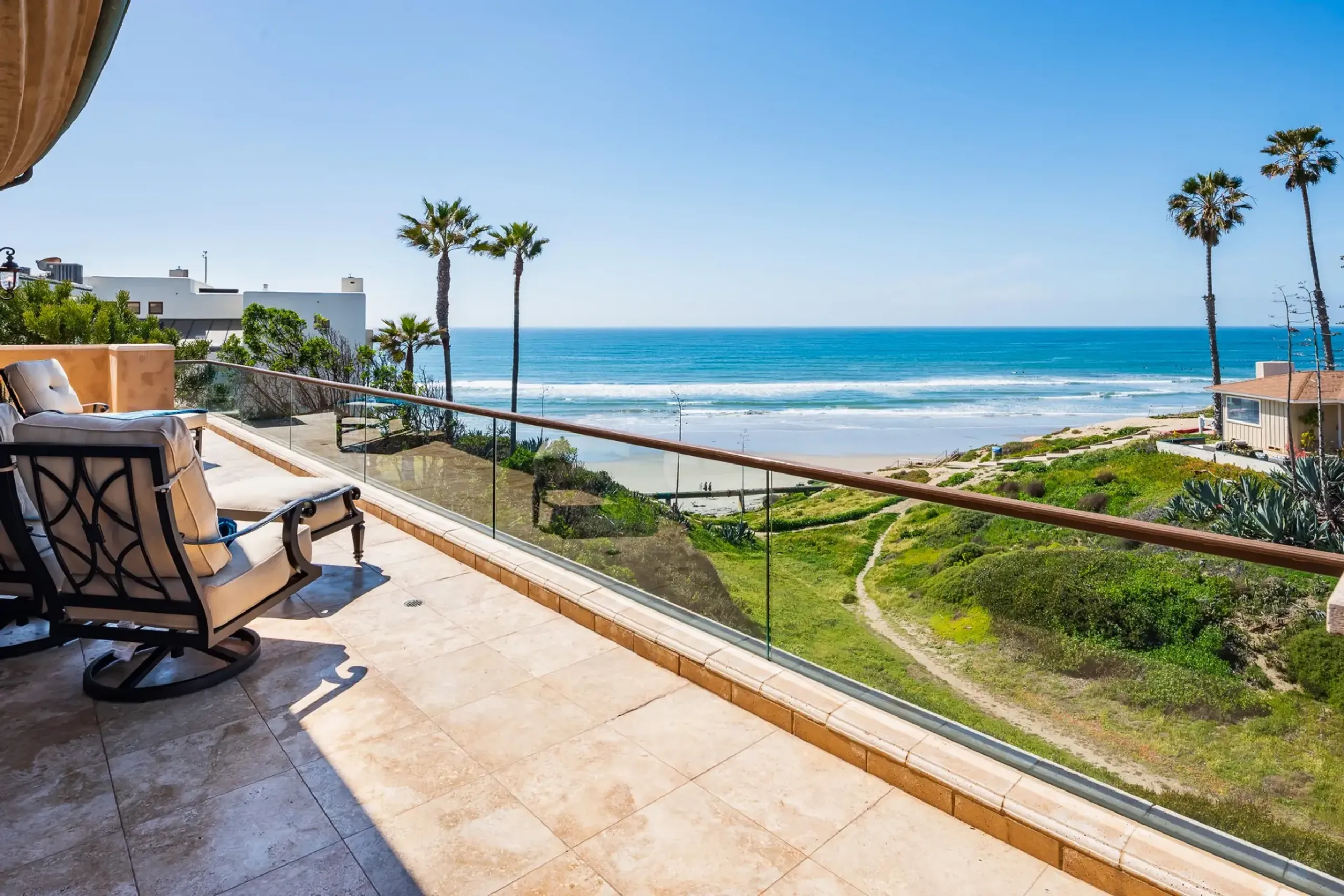 Beachside Tuscan Style Villa with  Ocean Views, Movie Theater, and Spacious Living — photograph 3