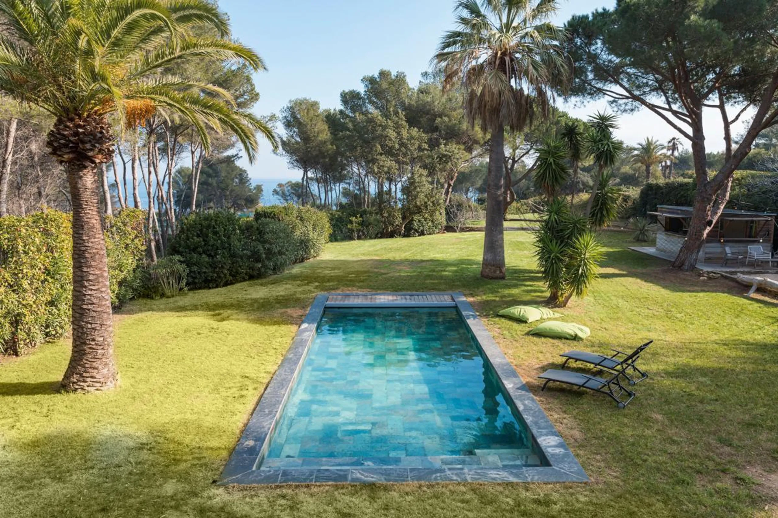 Deluxe Spacious Villa with Pool and Gaou Bay Nearby — photograph 2