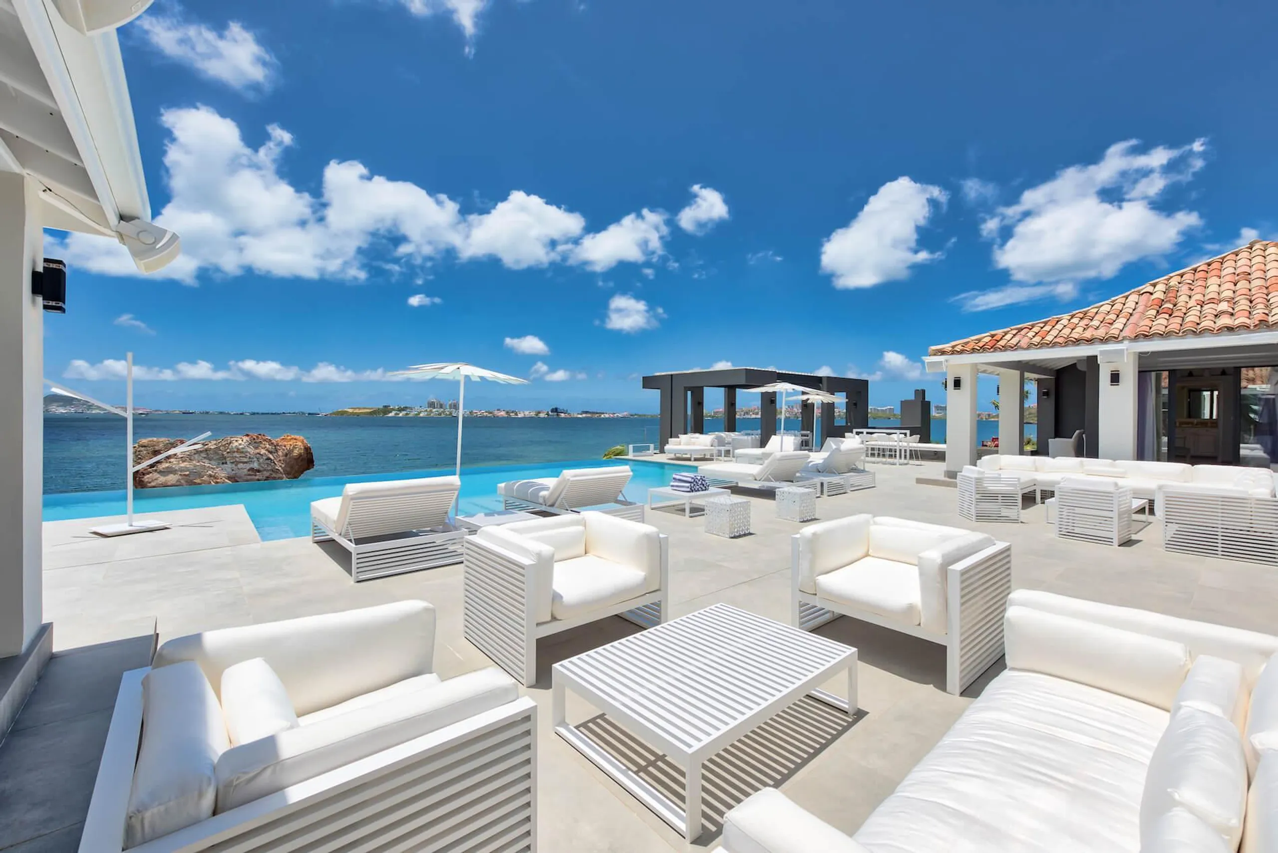 Secluded Hillside Private Luxury Villa with Infinity Pool and Private Beach with Dock — photograph 9