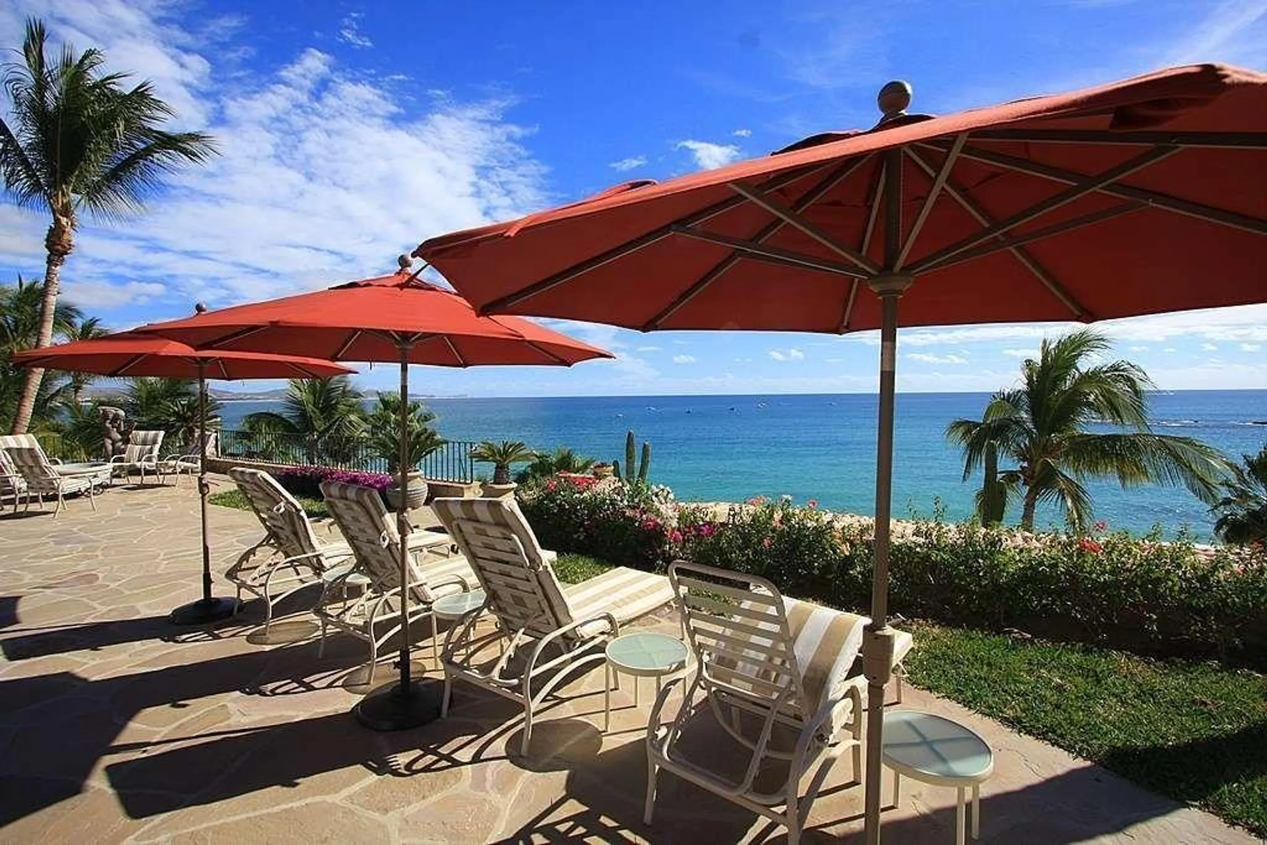Classic Palmilla Beachfront Estate with Private Pool and Ocean Views — photograph 4