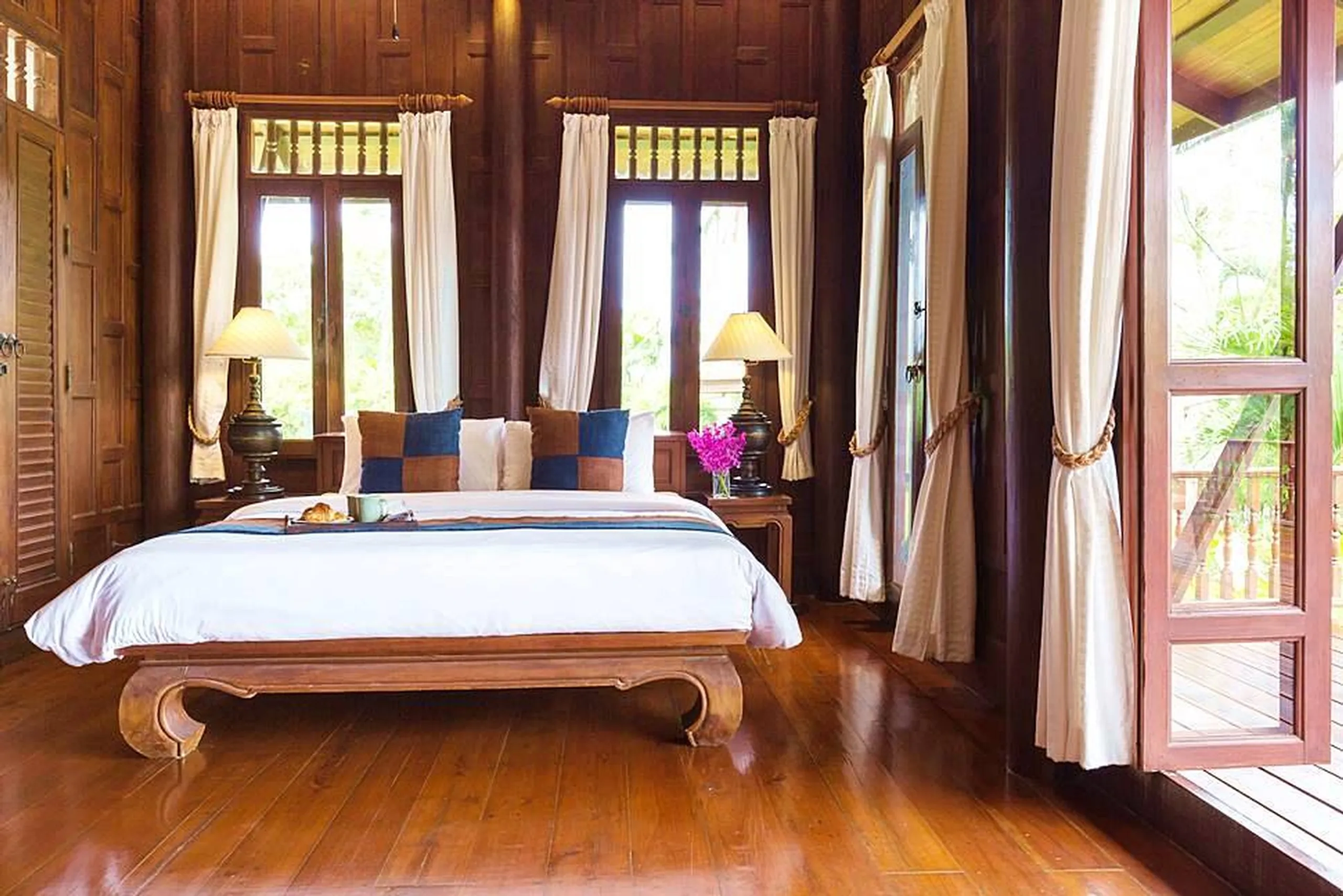 Radiant 9BR Beachfront Estate with Private Tennis Court and 20 Meter Pool — photograph 11