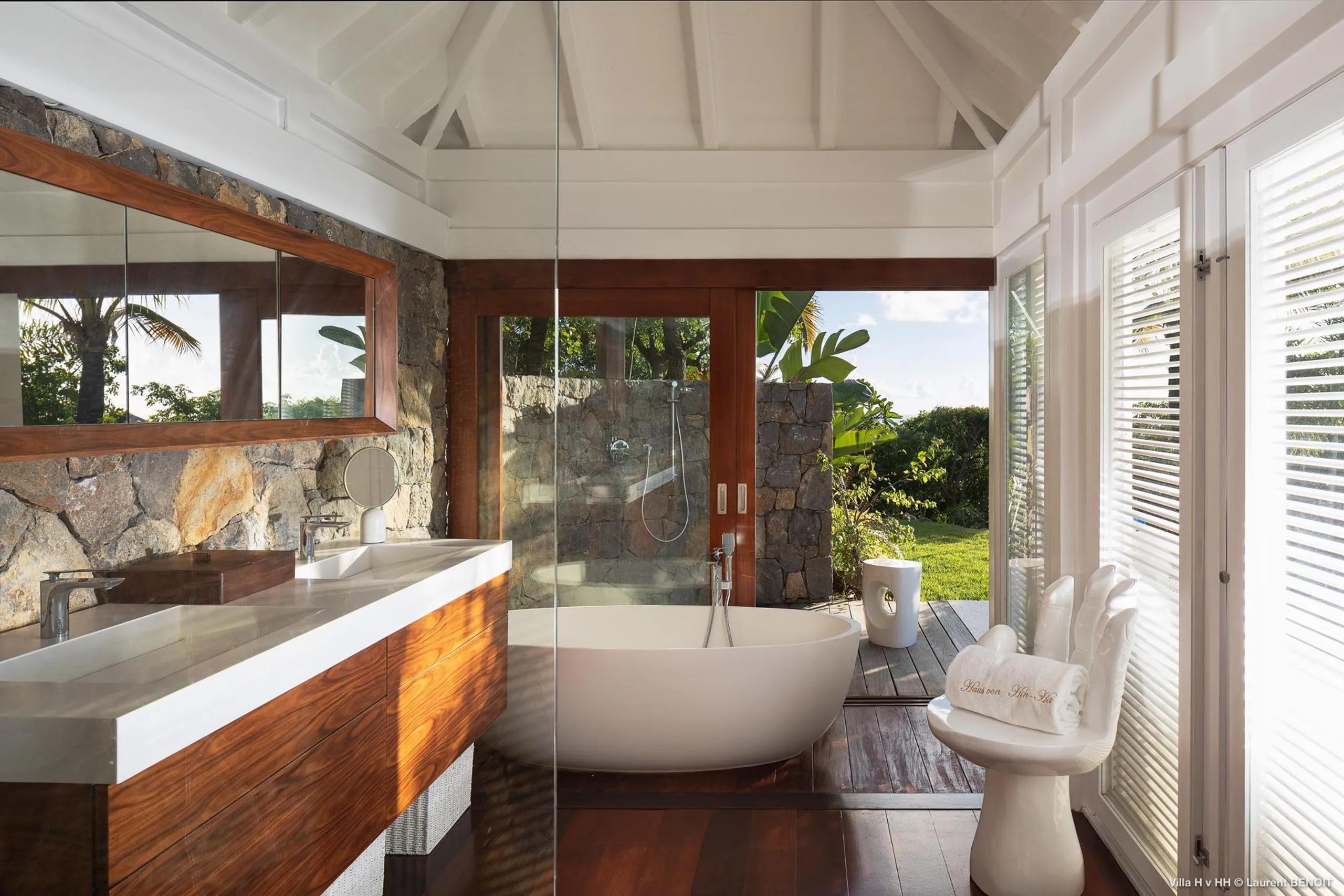 Striking Gustavia Ocean View Villa with Infinity Pool and Garden Gazebo — photograph 10