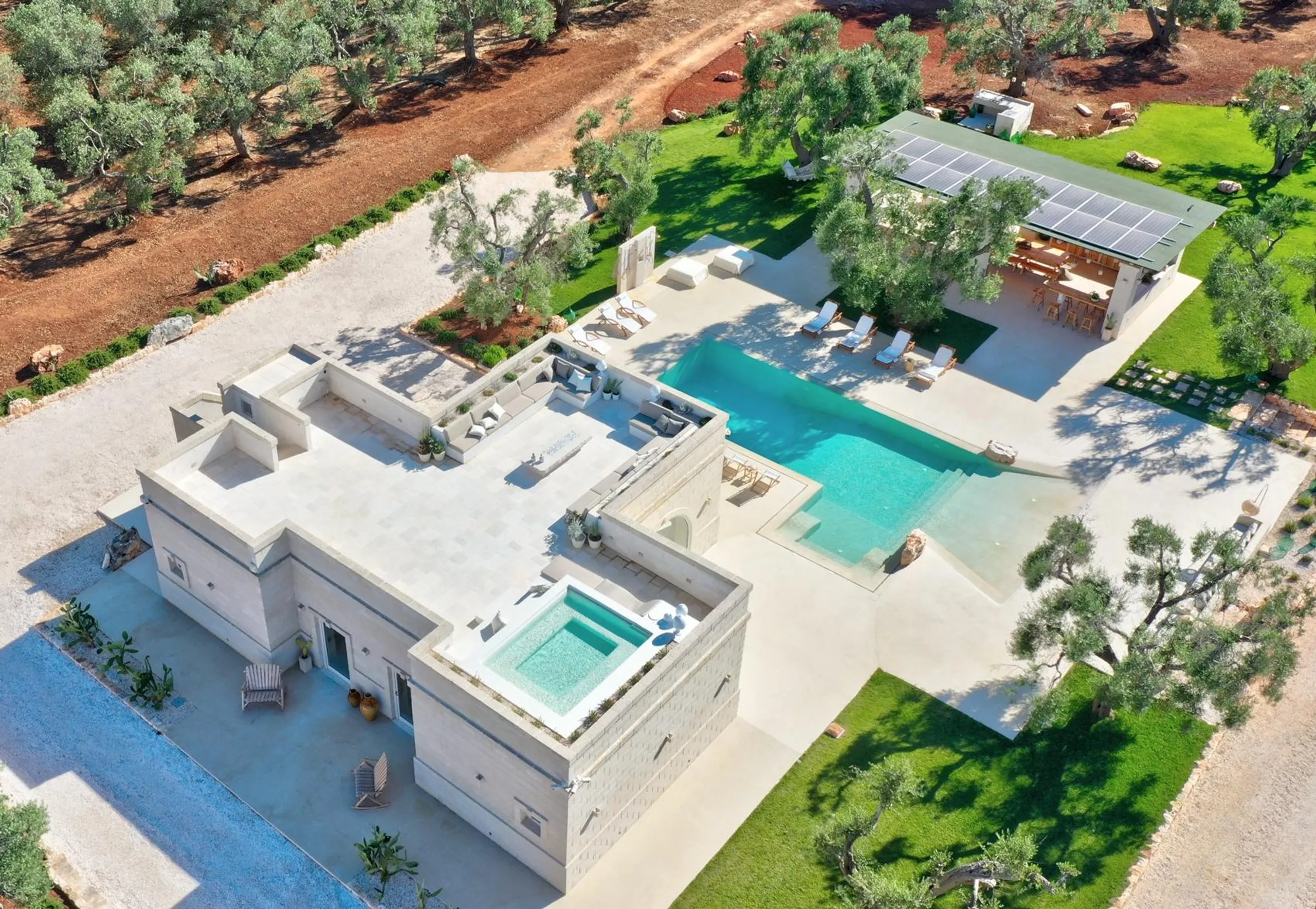 Lavish Countryside Haven w/ Heated Pool & Acres of Olive-Draped Tranquility, Ostuni