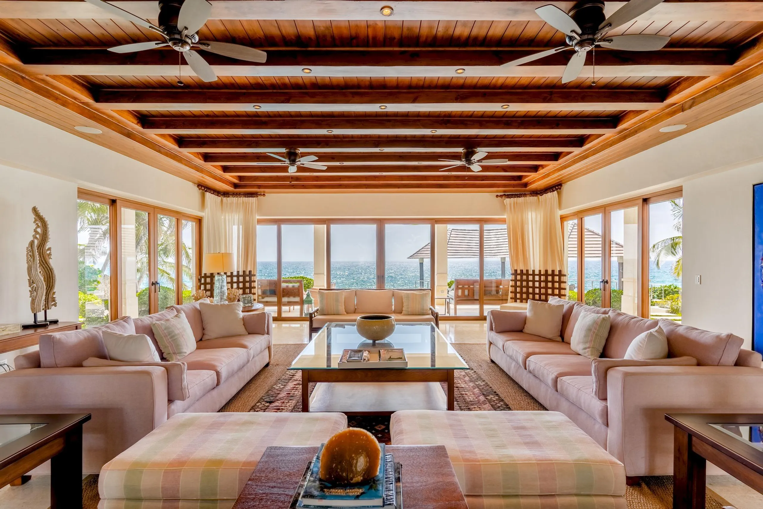 Pristine Oceanview Villa with Luxury Pool — photograph 6