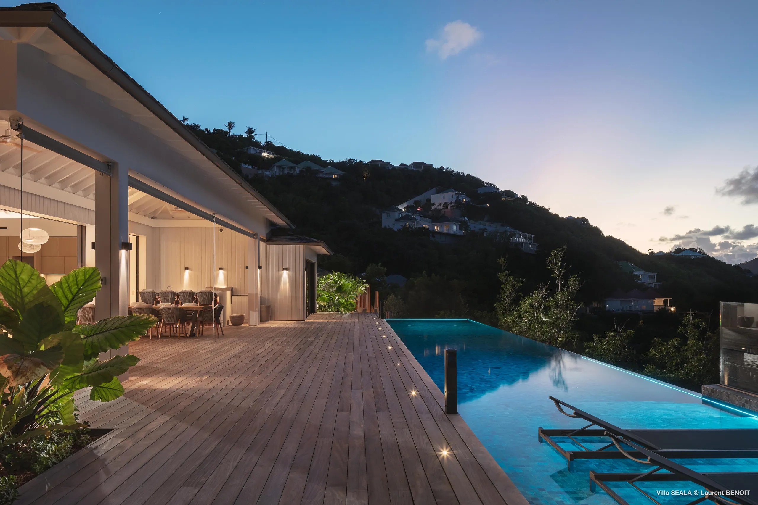 Elegant St Jean Villa with Infinity Pool and Stunning Panoramic Views — photograph 5