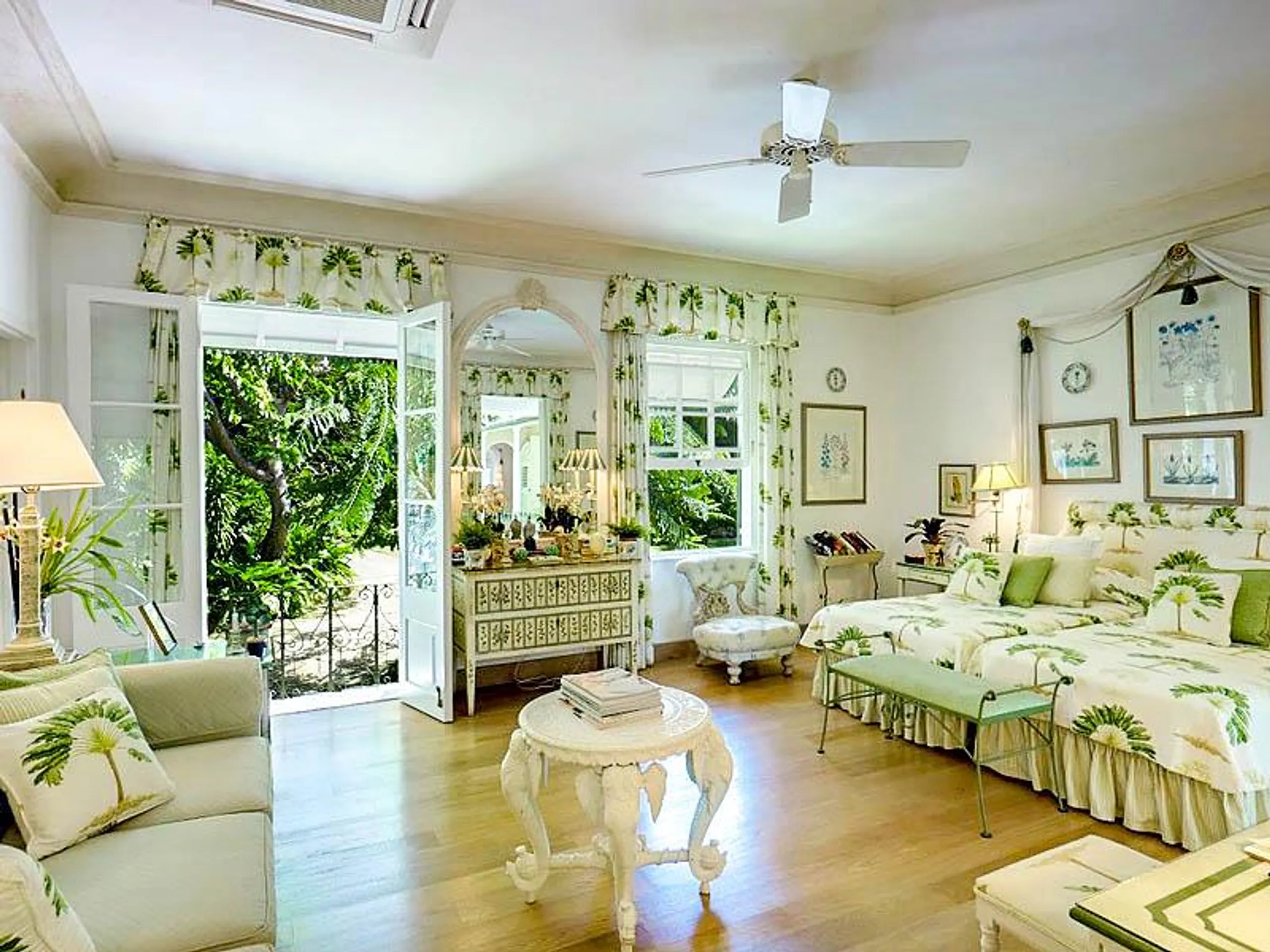 Resplendent Villa with Private Pool and Surrounding Sea Views — photograph 7