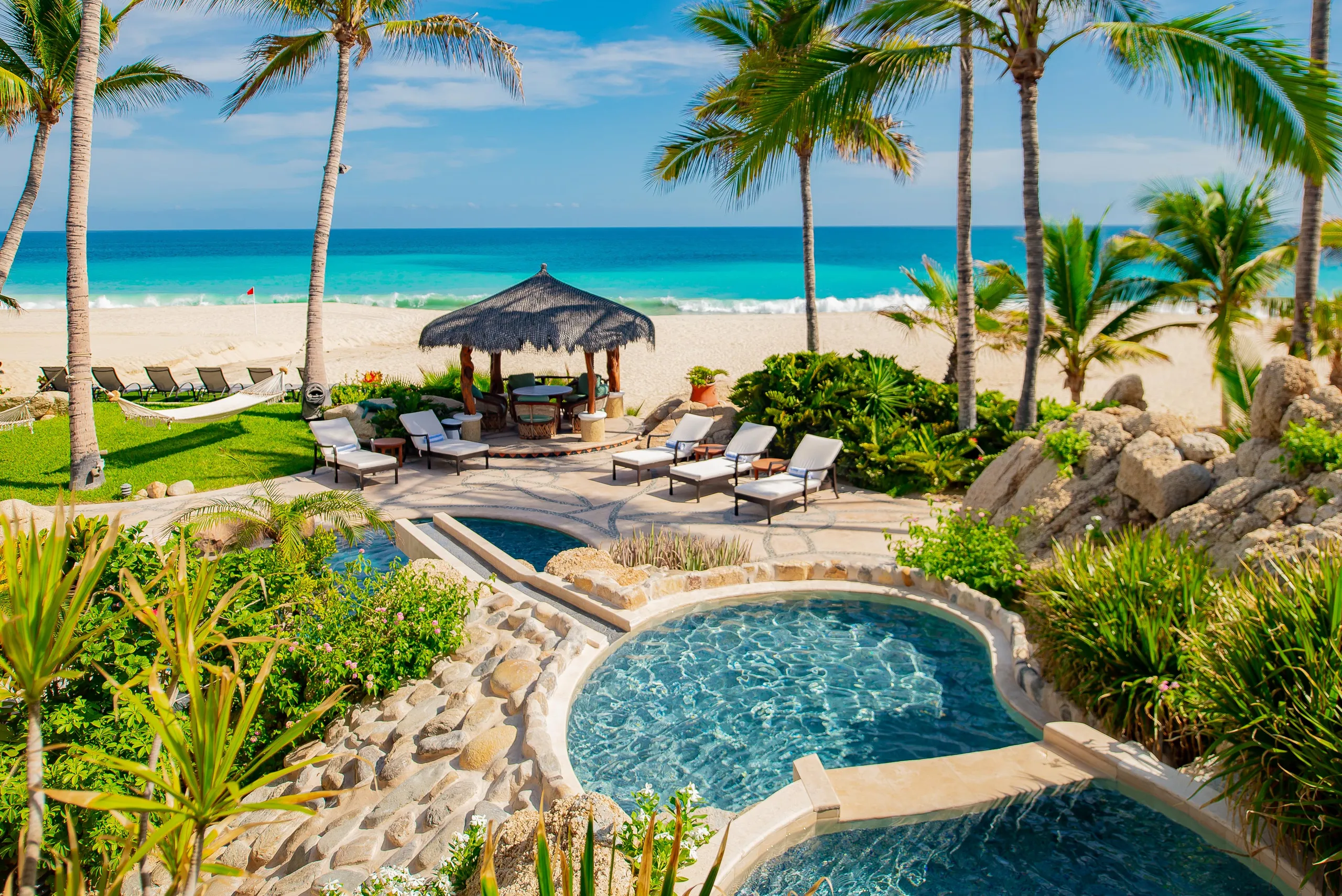 Corridor Beachfront Compound with Pools, Waterfall and Ocean Views — photograph 4