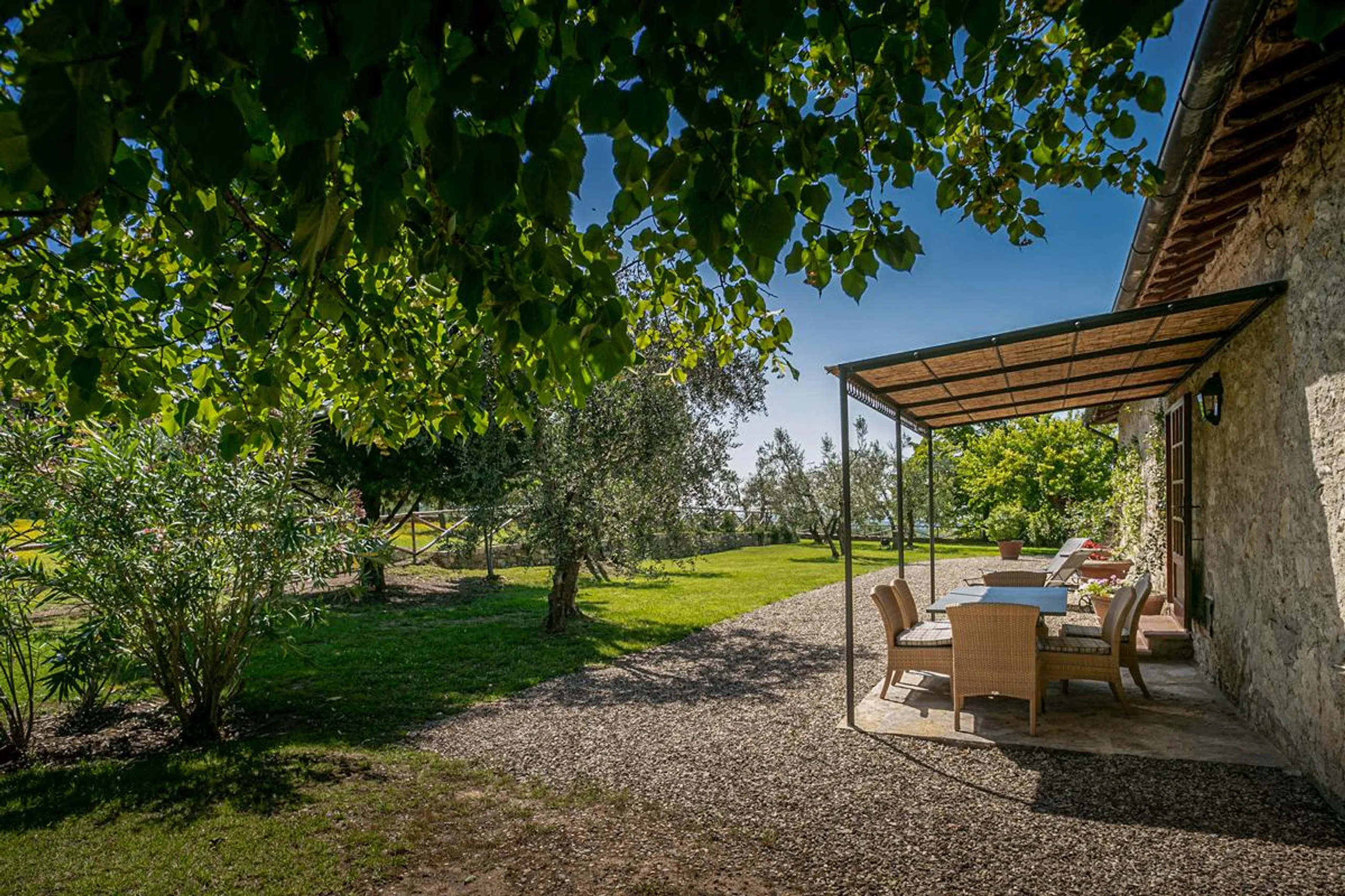Glorious Tuscan Villa with Private Pool, Jacuzzi and Dining Terraces — photograph 12