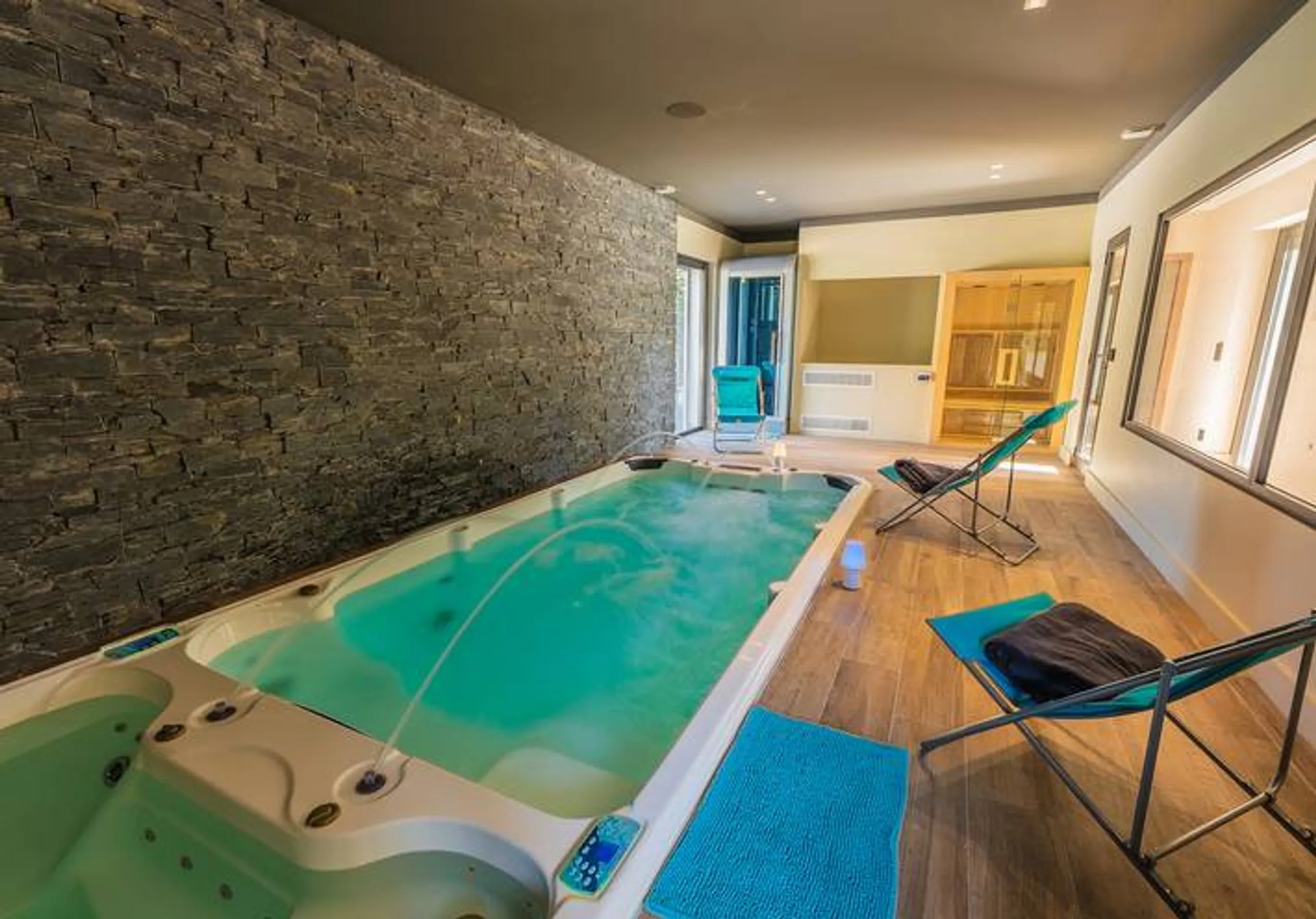 Tranquil St. Tropez Villa with Jacuzzi, Sauna & Garden Retreat — photograph 4