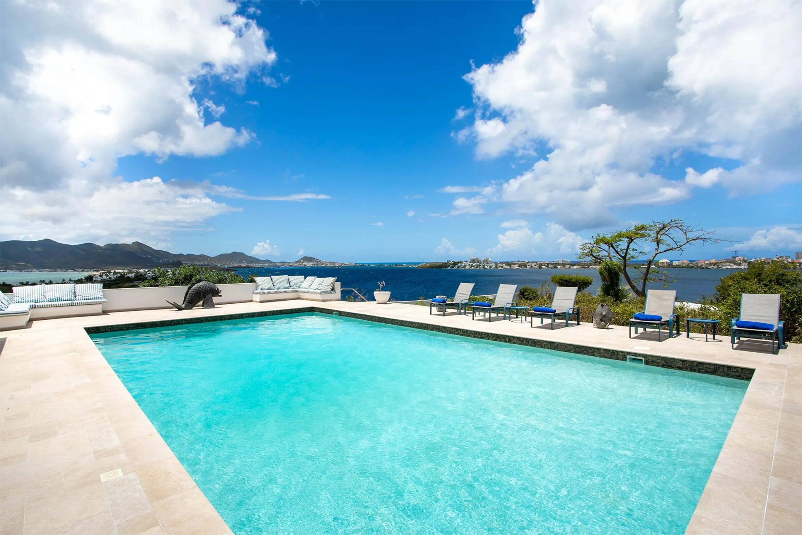 Light-filled Classic Caribbean Villa with Private Pool and  Direct Private Beach Access — photograph 8