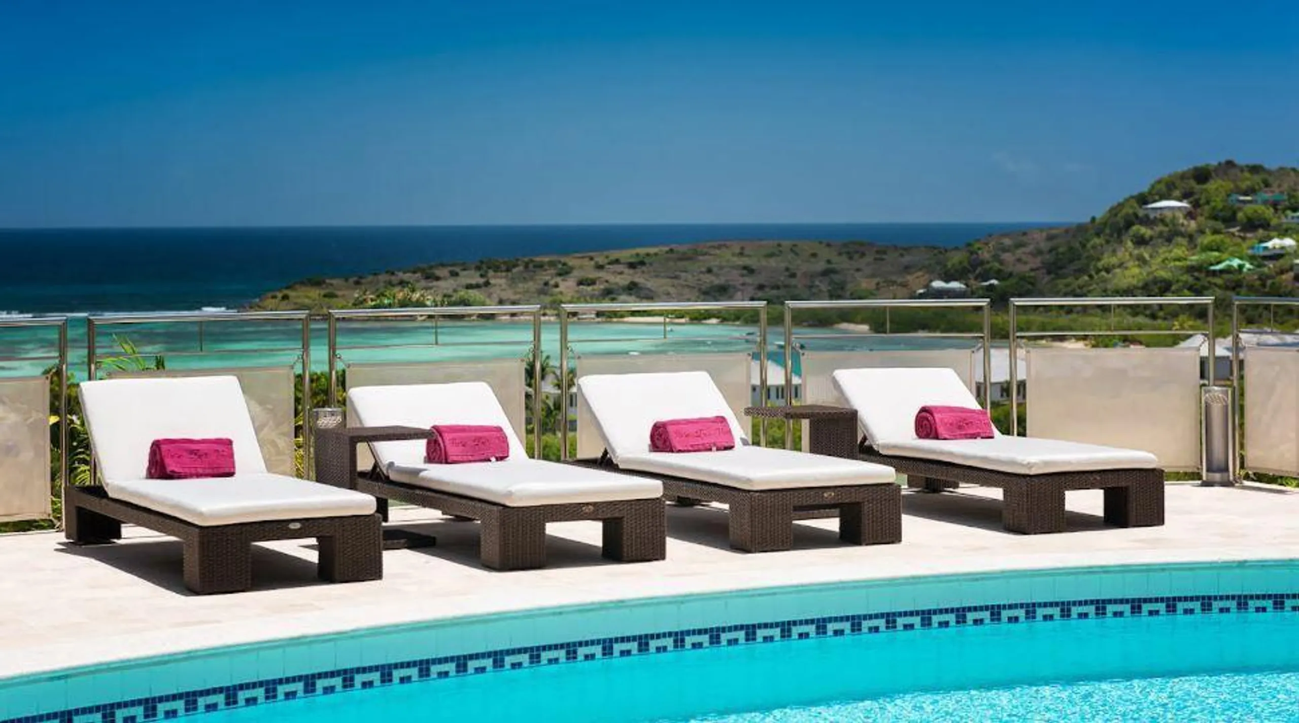 Secluded Paradise Villa Overlooking Crystal-Clear Lagoon — photograph 4