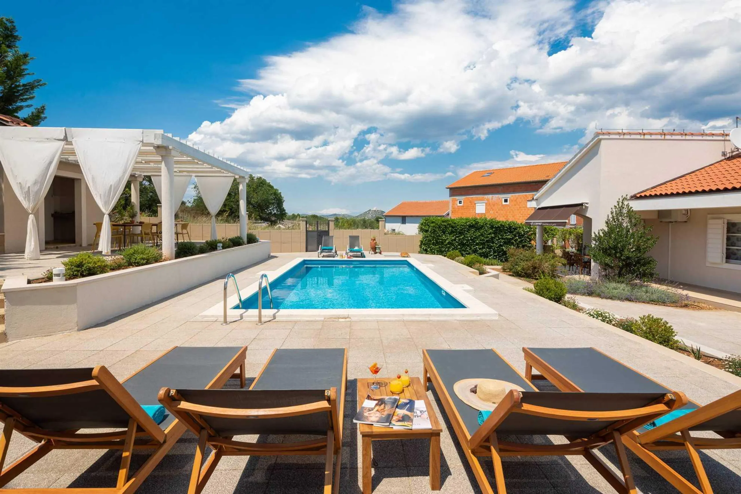 Glorious Villa in Vodice with Pool and Spacious Estate — photograph 3