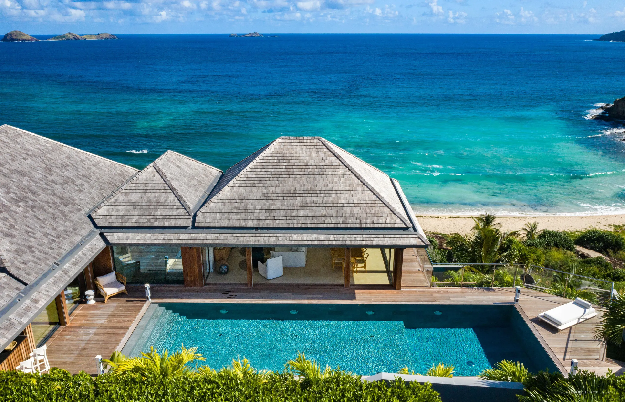 Palatial Beachfront Villa with Private Pool and Luxury Gazebo — photograph 5