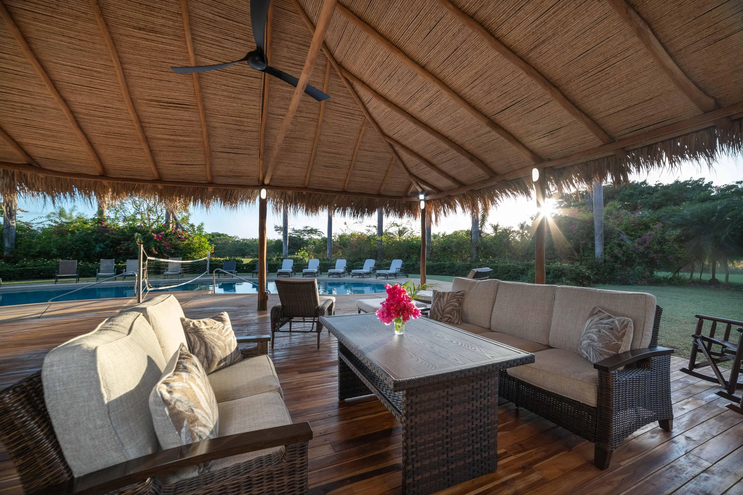 Resplendent Pinilla Retreat with Luxury Pool and Ocean Views — photograph 11