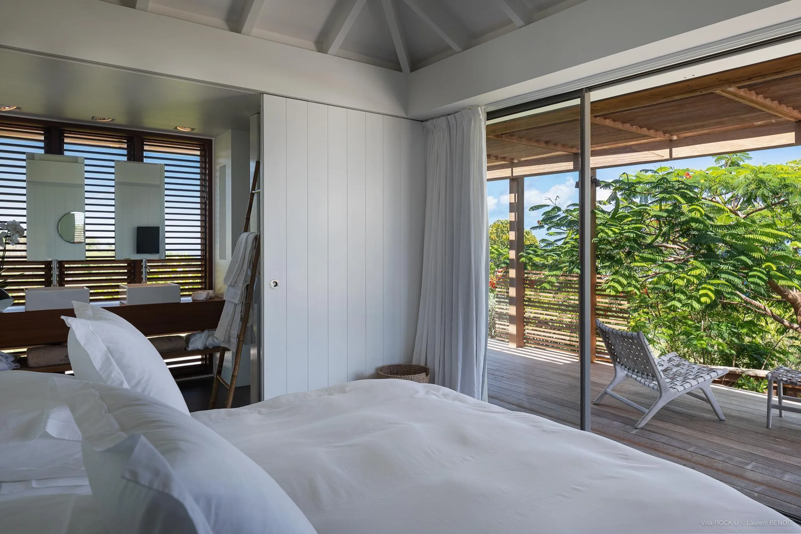 Deluxe Paradise Estate with Private Pool and Seaside Views — photograph 10
