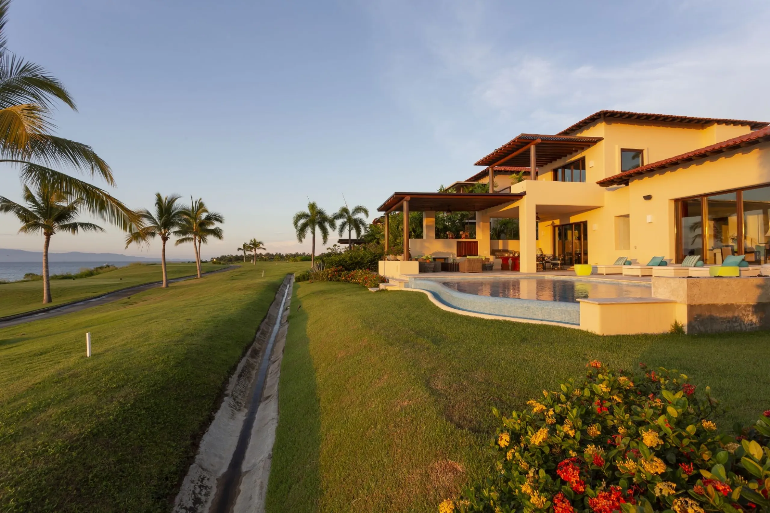 Breathtaking El Encanto Villa in Punta Mita with Private Pool, Ocean Views & Golf Course Access — photograph 8