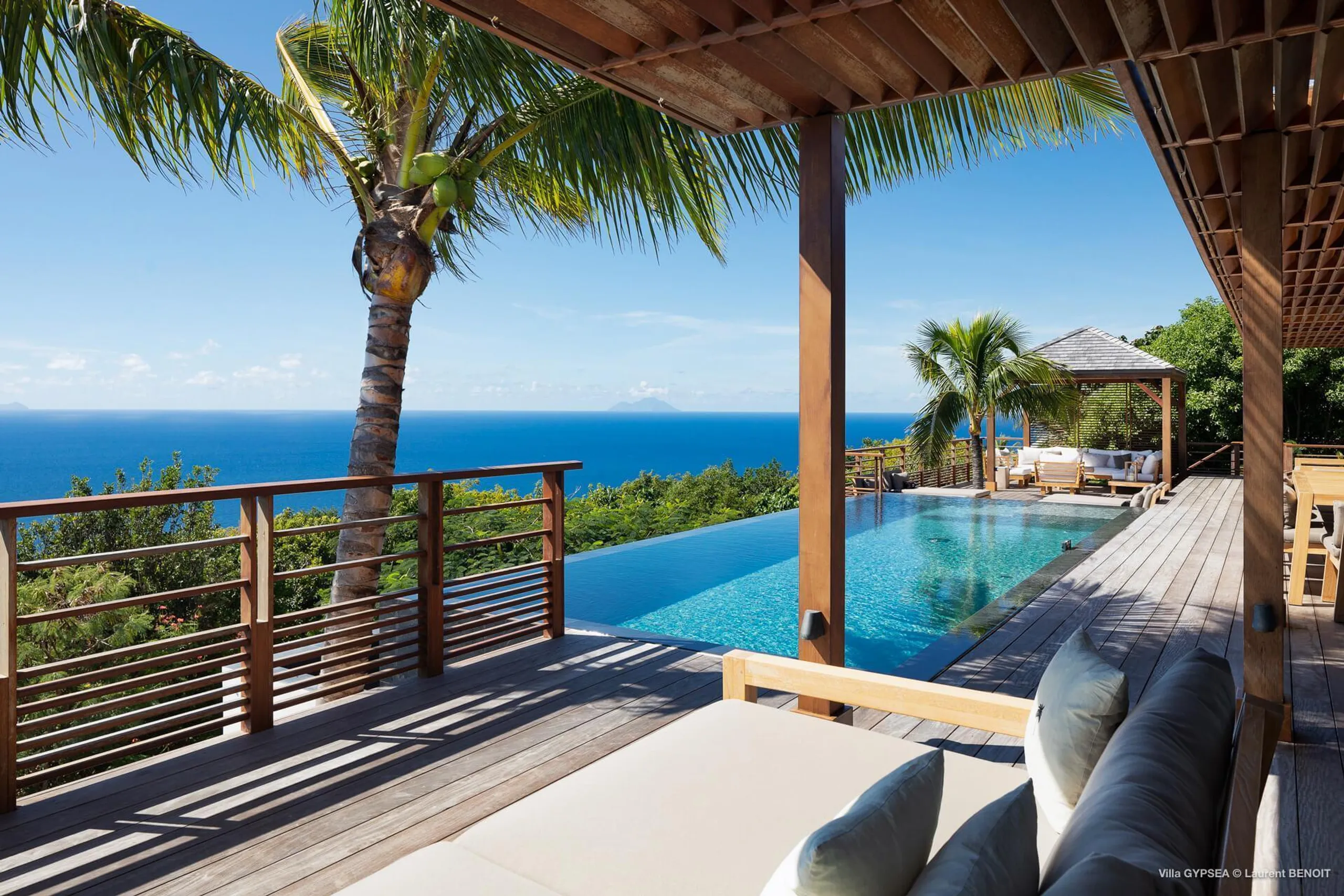 Elevated Luxurious Oceanview Villa with Infinity Pool in Lurin, Gouverneur