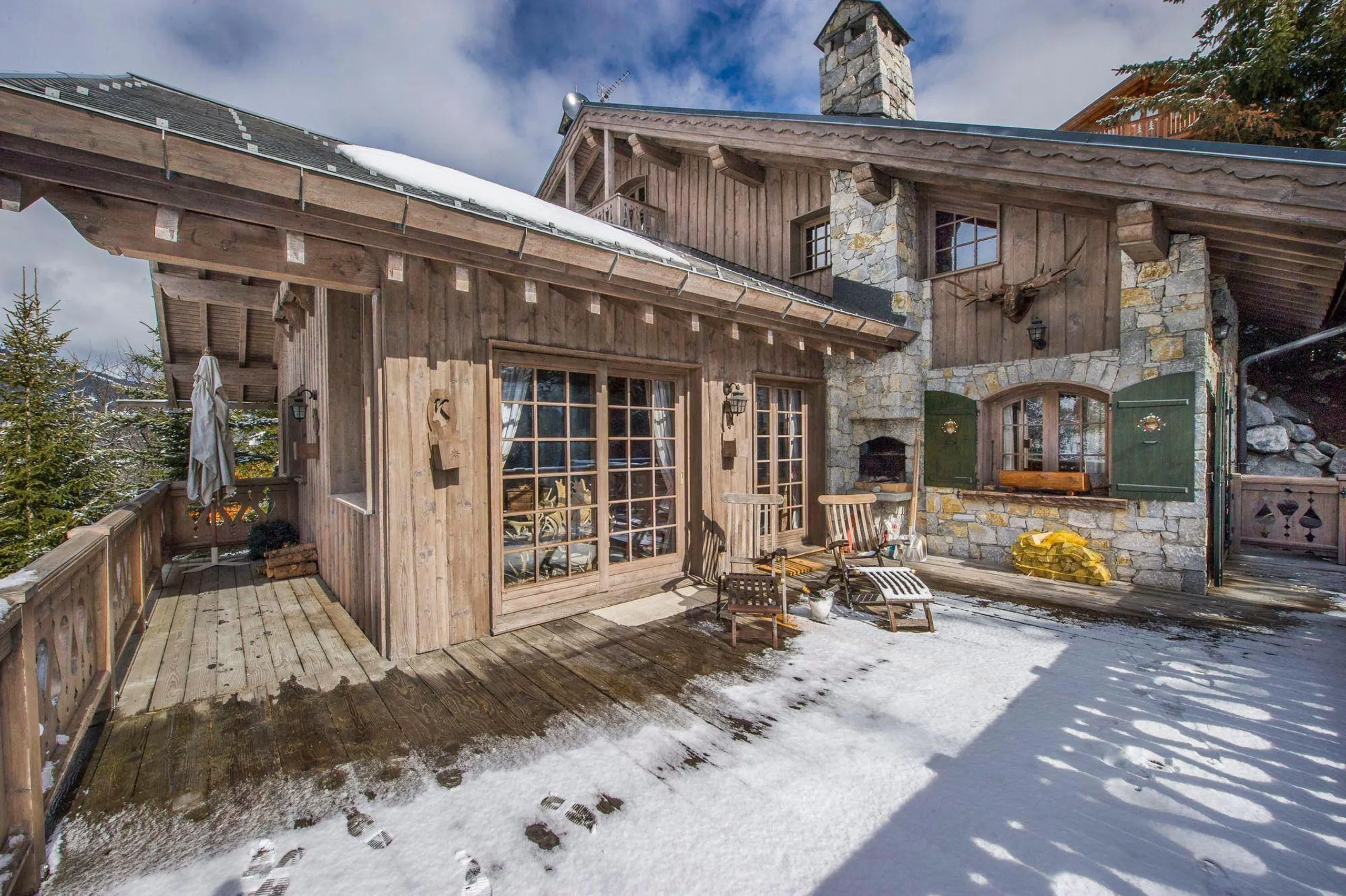 Exquisite 7BR Villa with High-End Amenities and Snowy Mountain Views — photograph 6