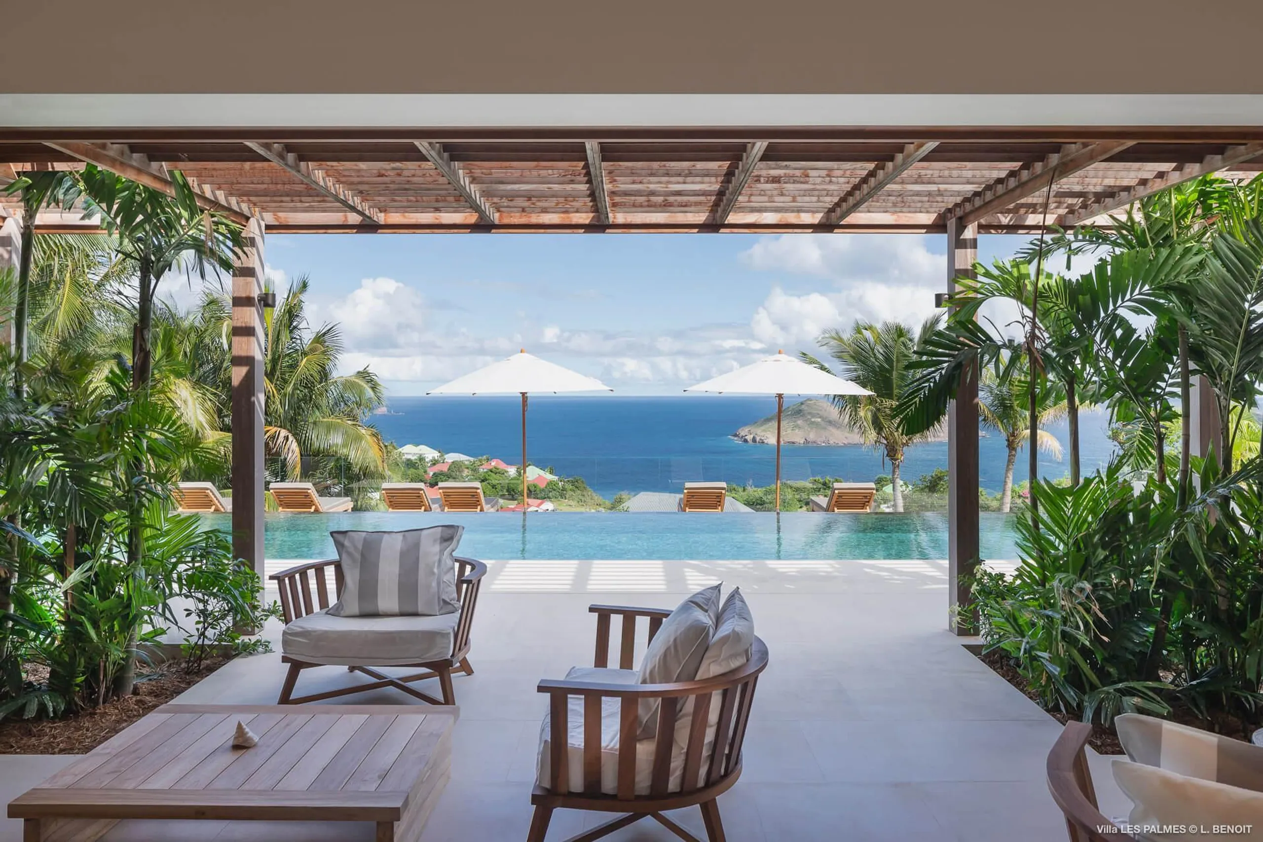 Contemporary Luxe Villa with Infinity Pool and Panoramic Ocean Views — photograph 7