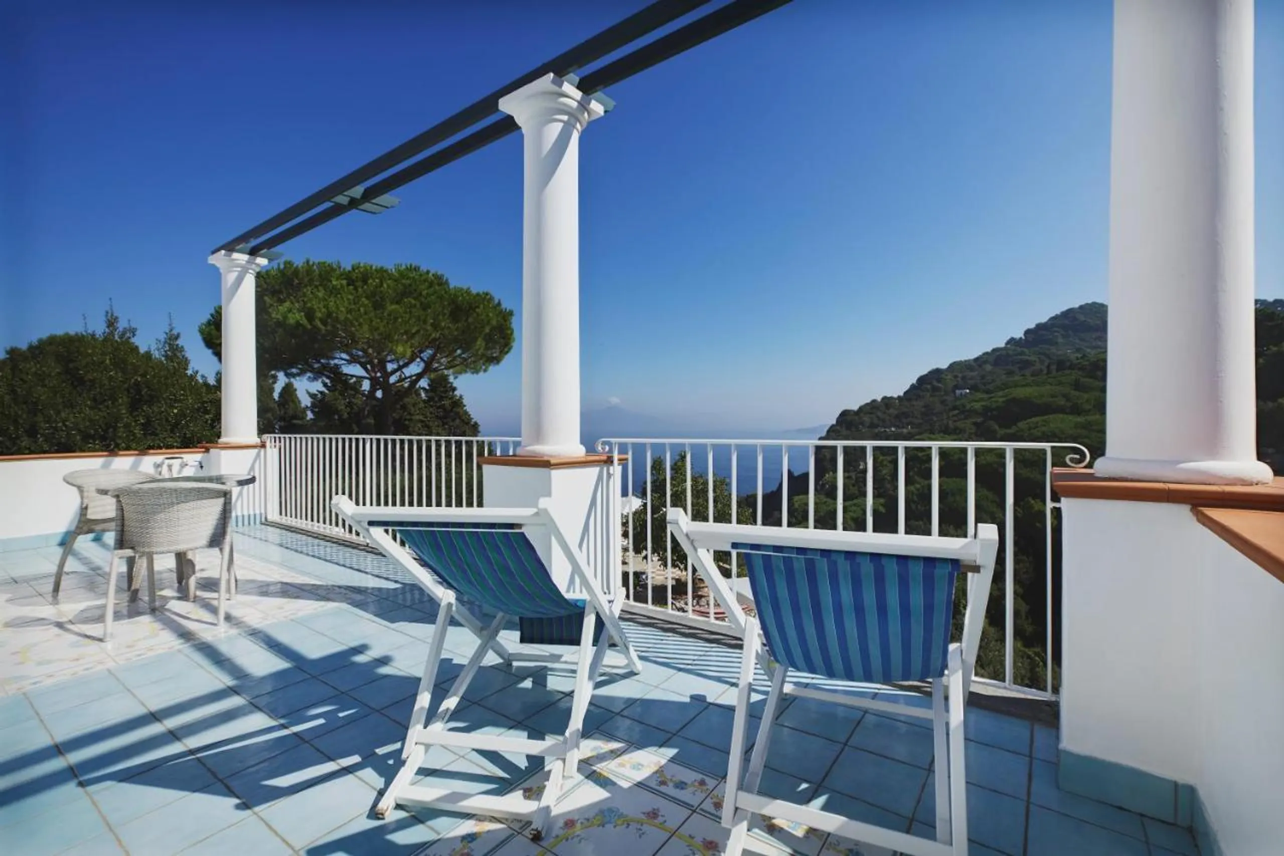Majestic Contemporary Villa with Pool, Sauna and Sea Views — photograph 3