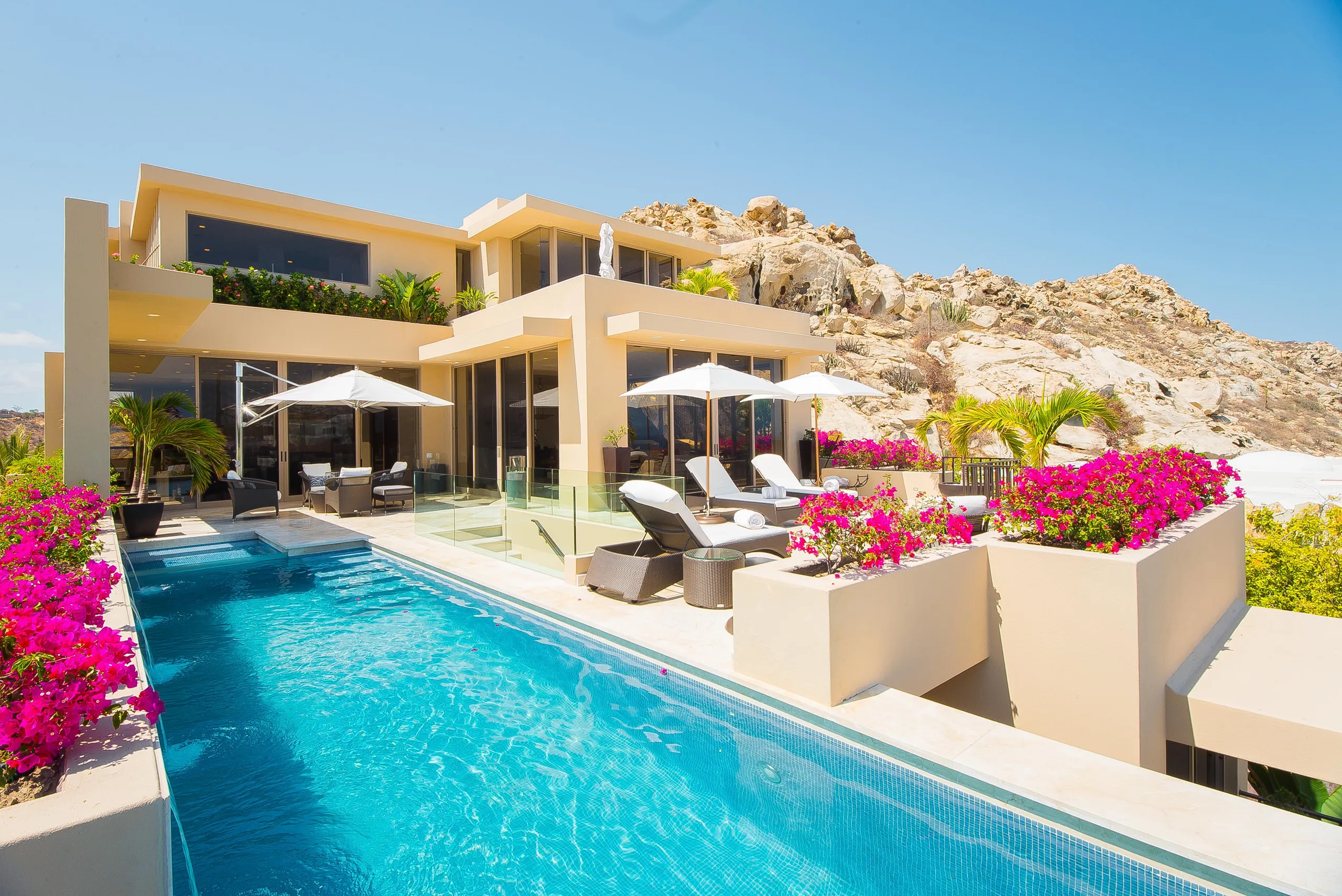 Sophisticated Contemporary Pedregal Villa with Pool and Expansive Views — photograph 5