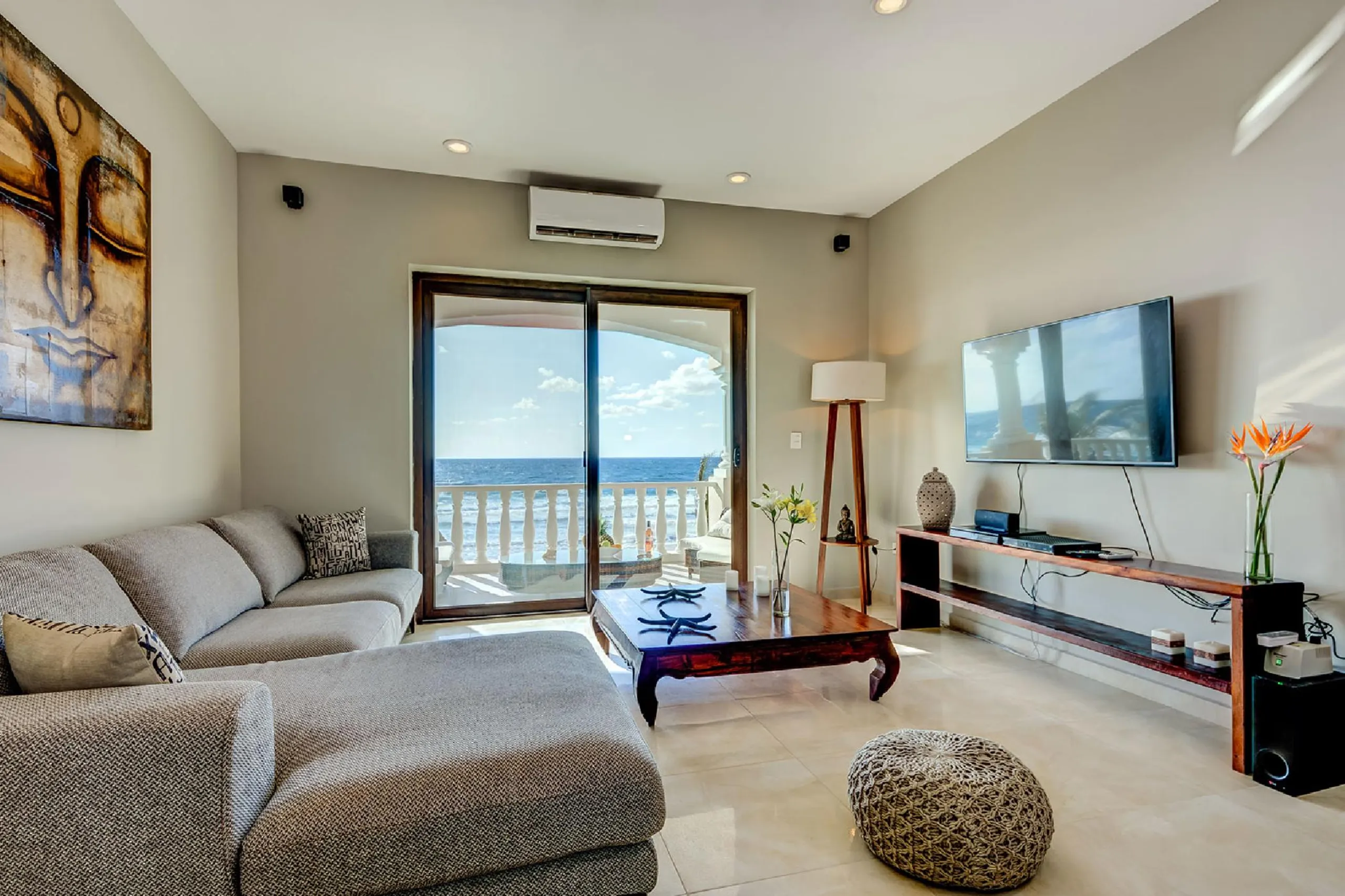 Amazing  Tankah Bay Oceanfront Estate with Infinity Pool and Private Beach — photograph 11