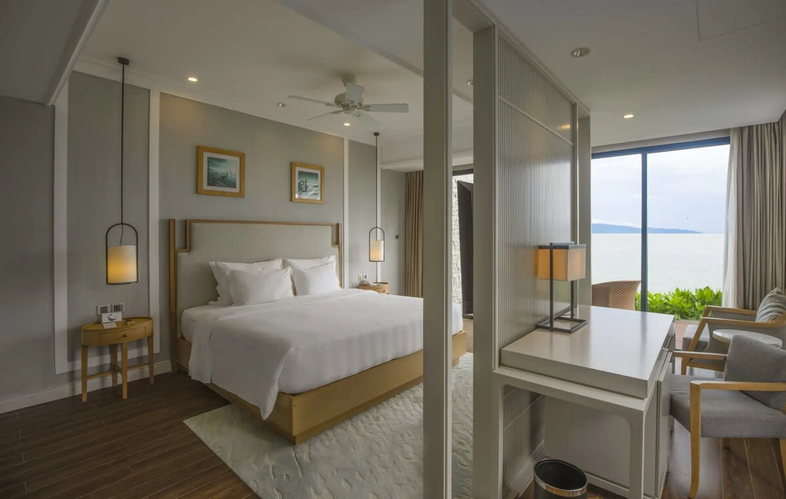 Superlative Coastal Villa with Private Pool and Stunning Beach Views — photograph 8