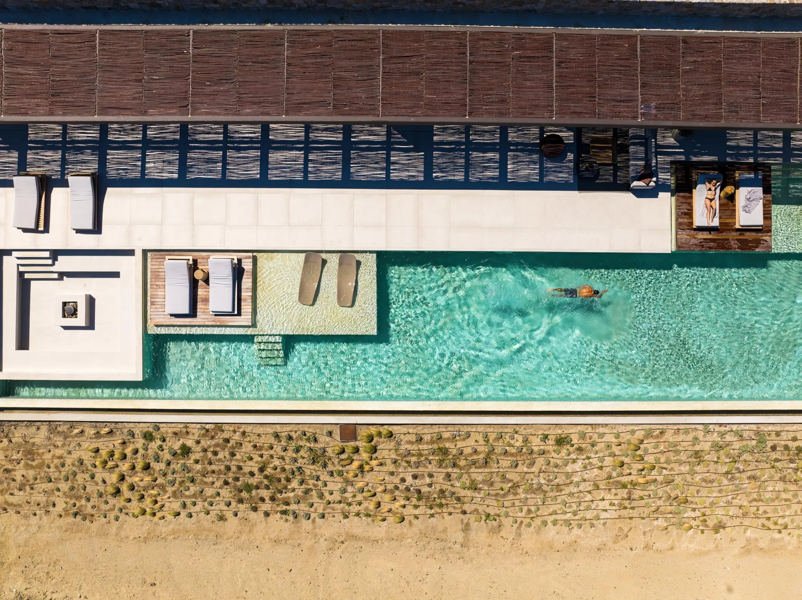 Sumptuous Seaview Villa with Majestic Pool and Views — photograph 11