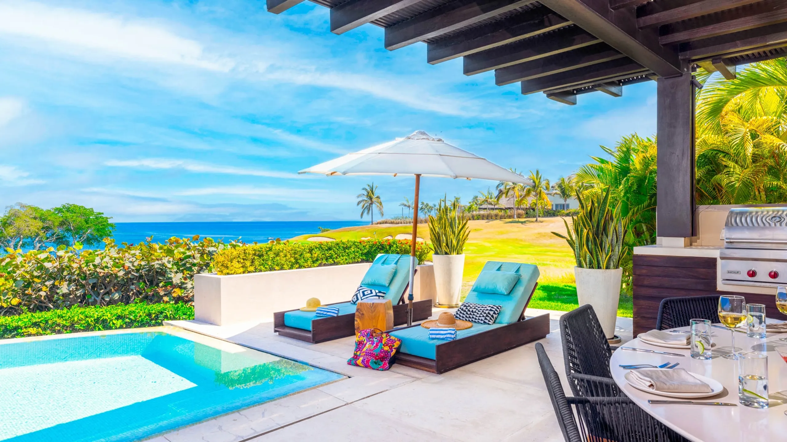 Sleek One-Level Oceanview Villa with Heated Pool & Jacuzzi — photograph 4