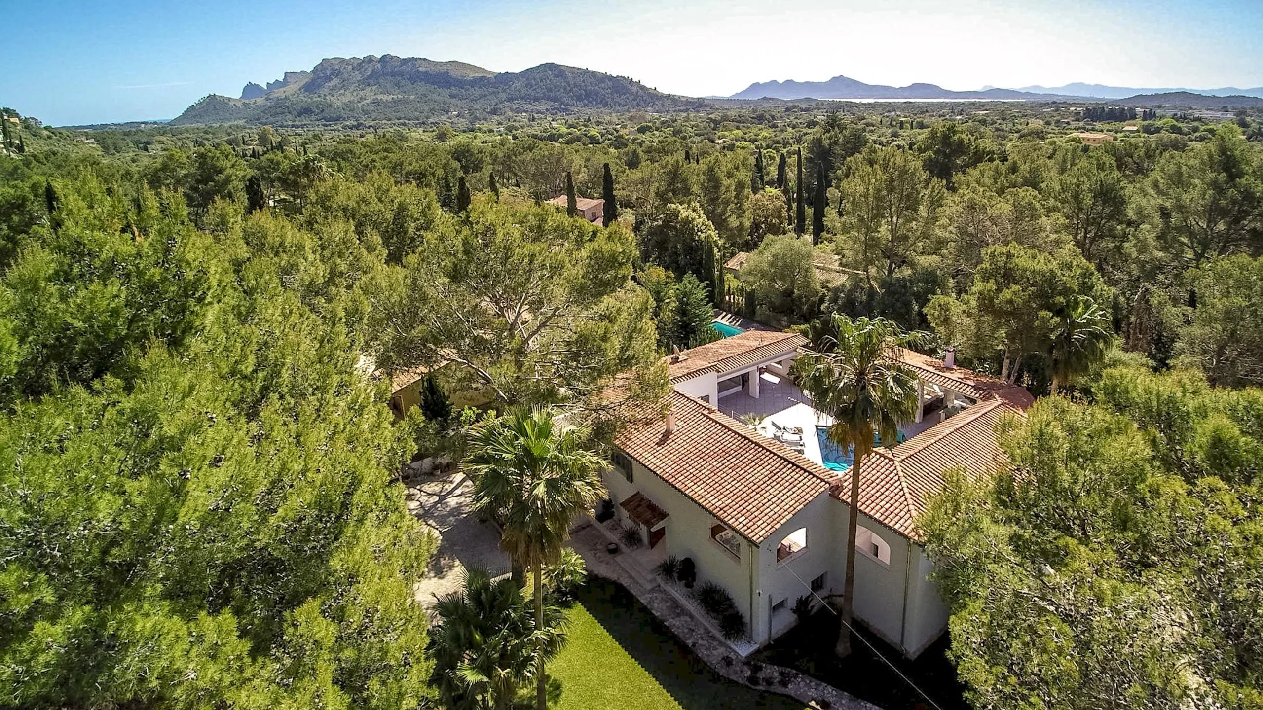 Barracuda Oasis with Private Pool in Mallorca's Tranquil Tramuntana Foothills — photograph 4