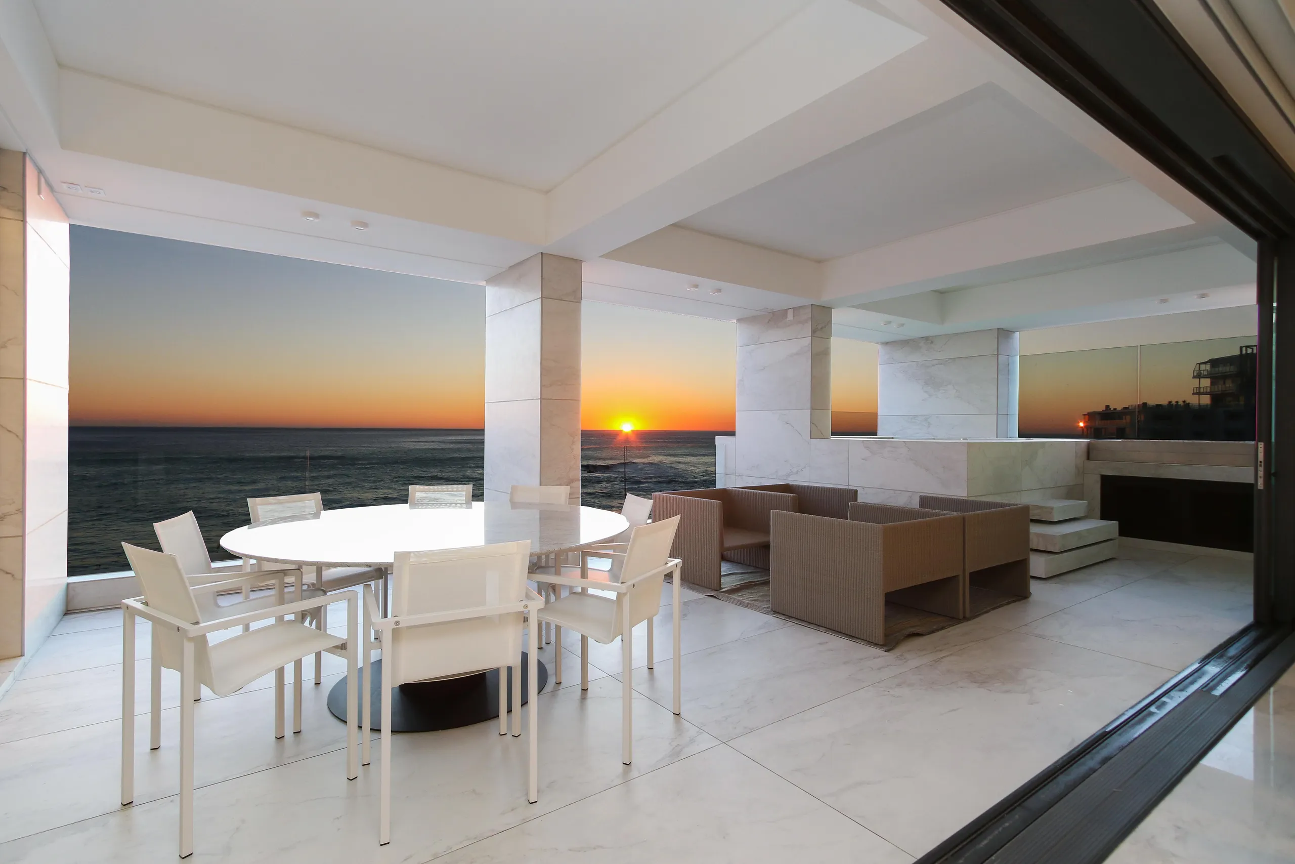 Tranquil Villa With Captivating Ambiance, Cape Town