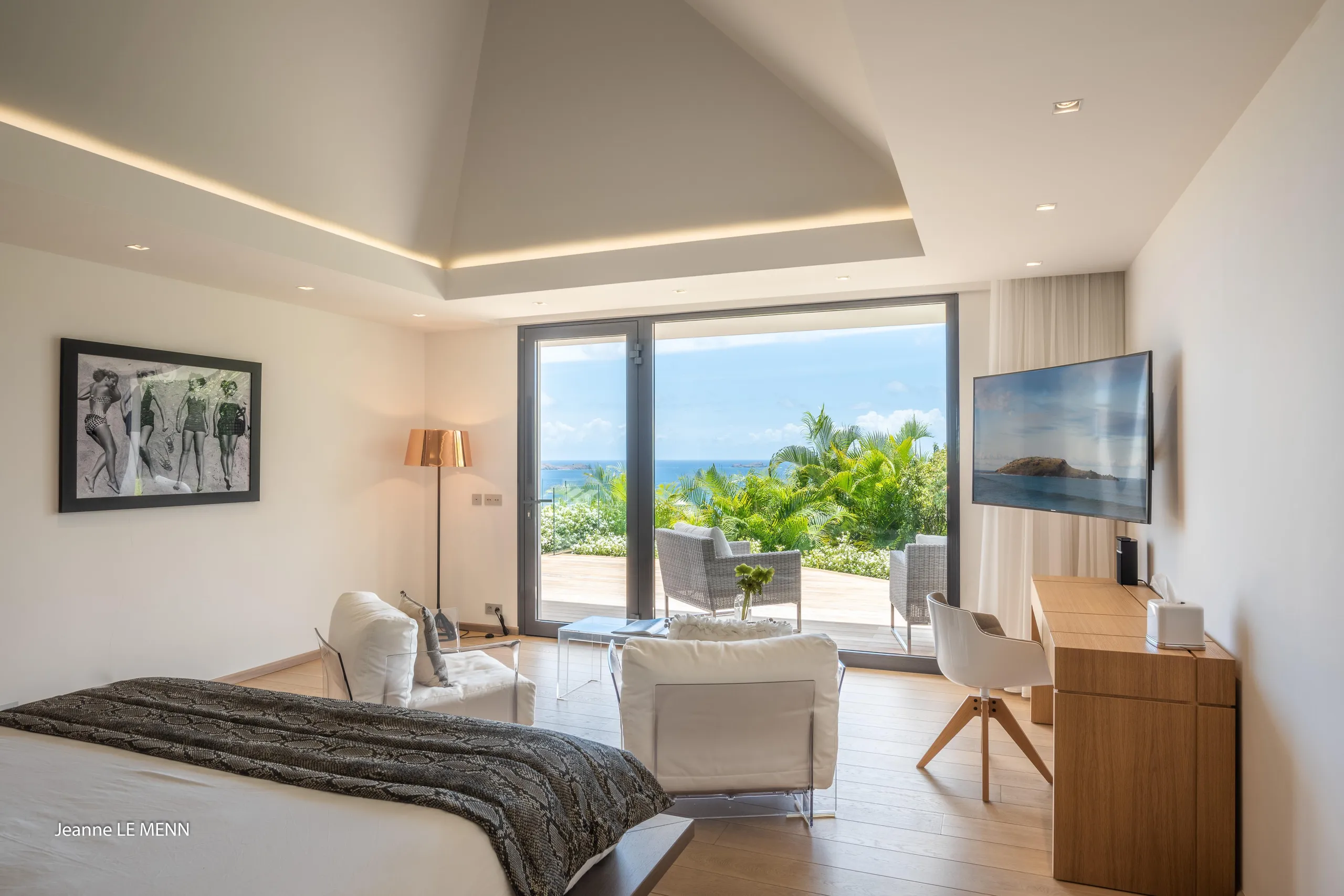 Invigorating Seaview Villa with Infinity Pool and Fitness Room — photograph 10
