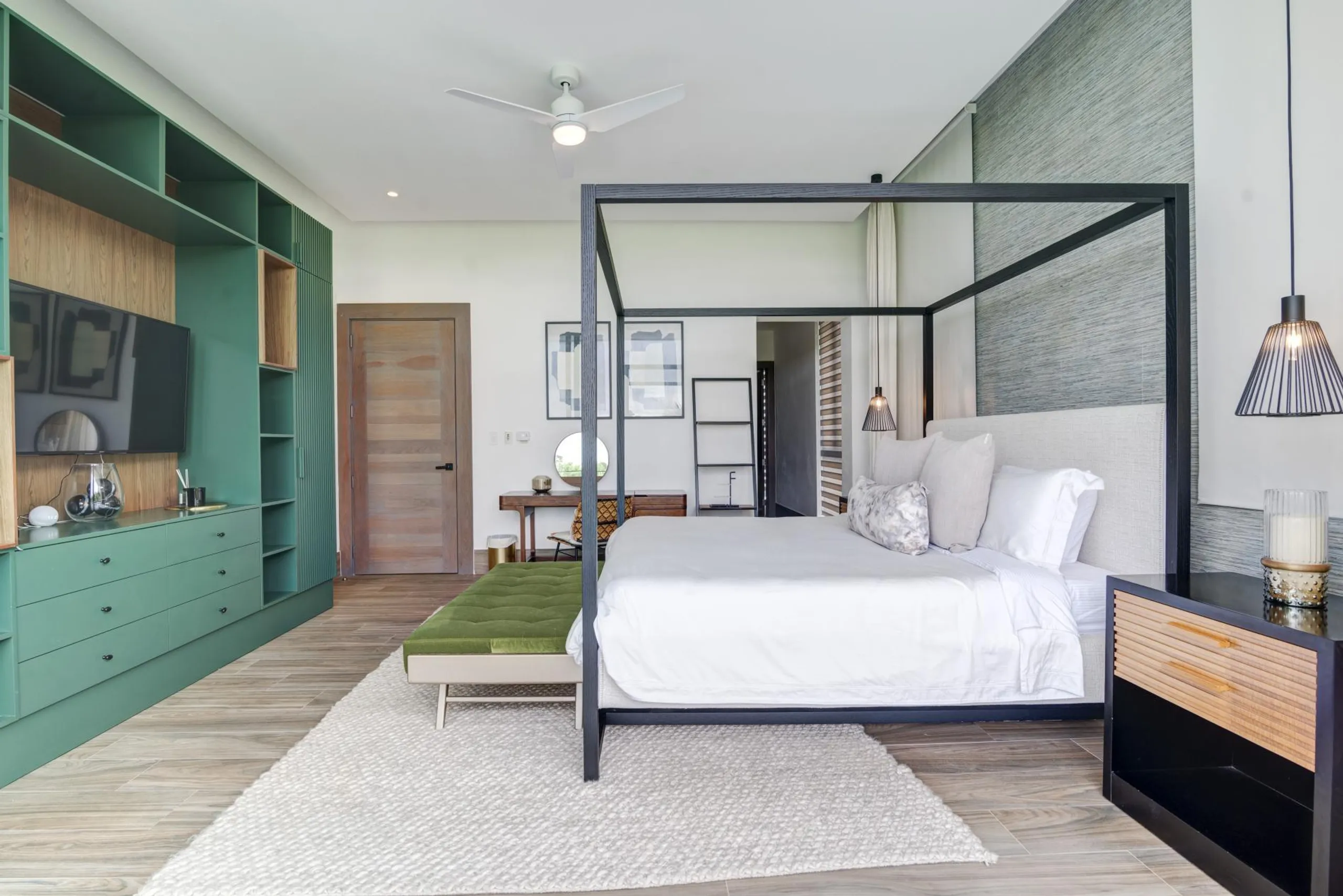 Sumptuous Villa with Golf Course Access, Pool, and Tropical Garden Views — photograph 10
