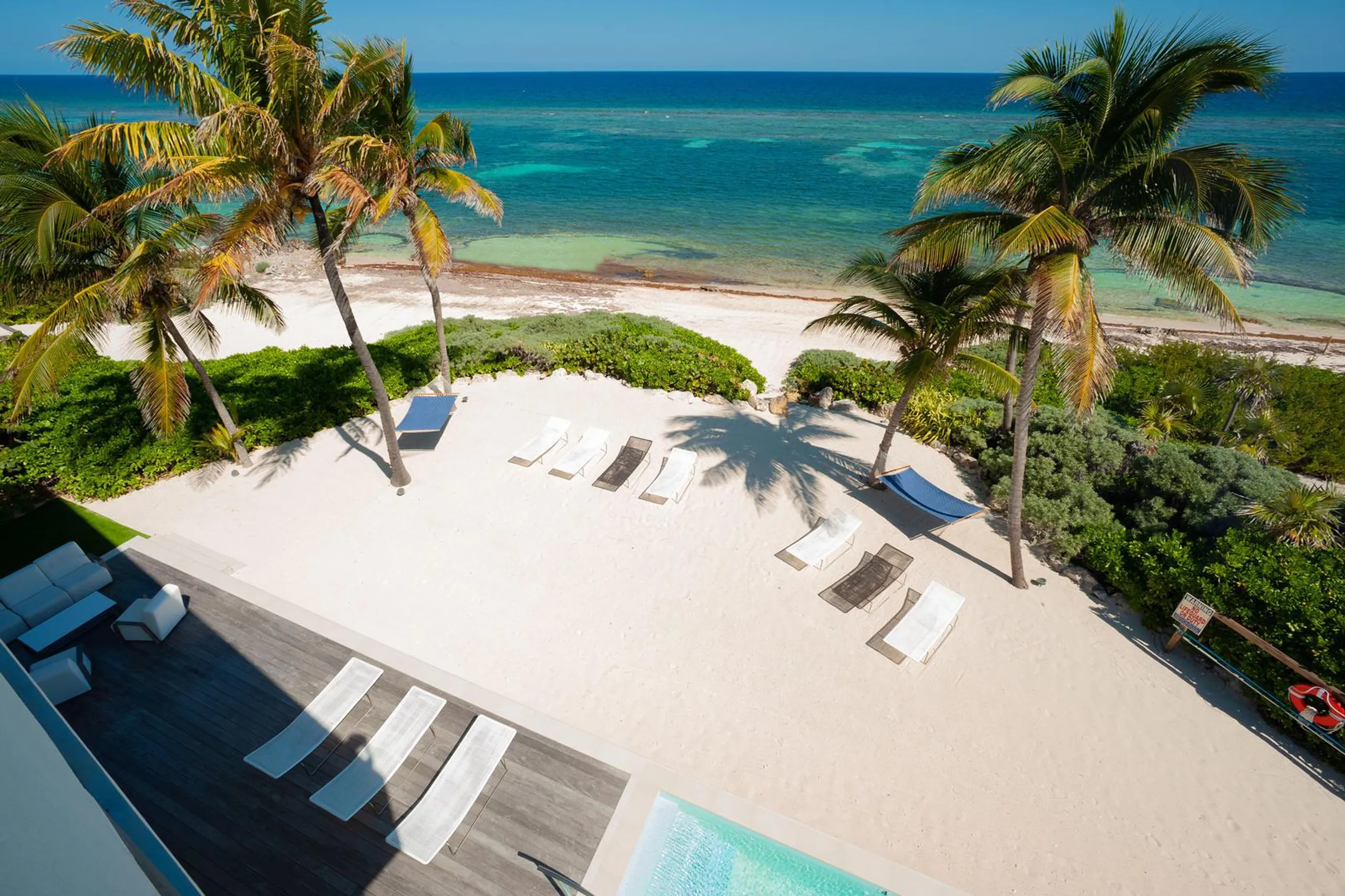 Modern Beachfront Estate with Private Resort Pool and Beach — photograph 2