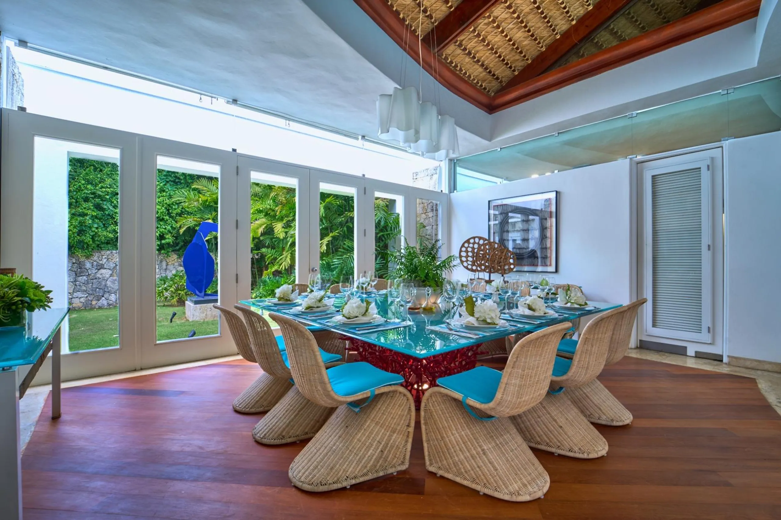 Sumptuous 5BR Villa with Private Pool and Breathtaking Golf Course Views — photograph 7