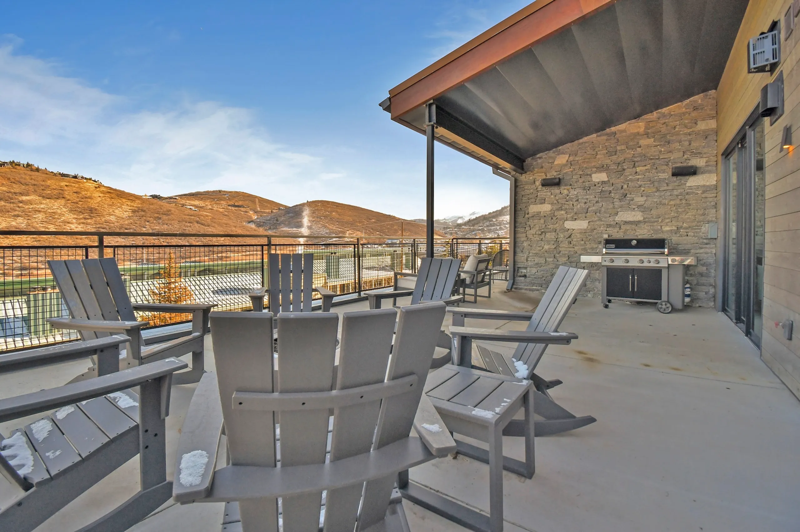 Elegant 3BR Mountainside Villa with Balcony, Firepit, Ski Access and Mountain Views — photograph 2