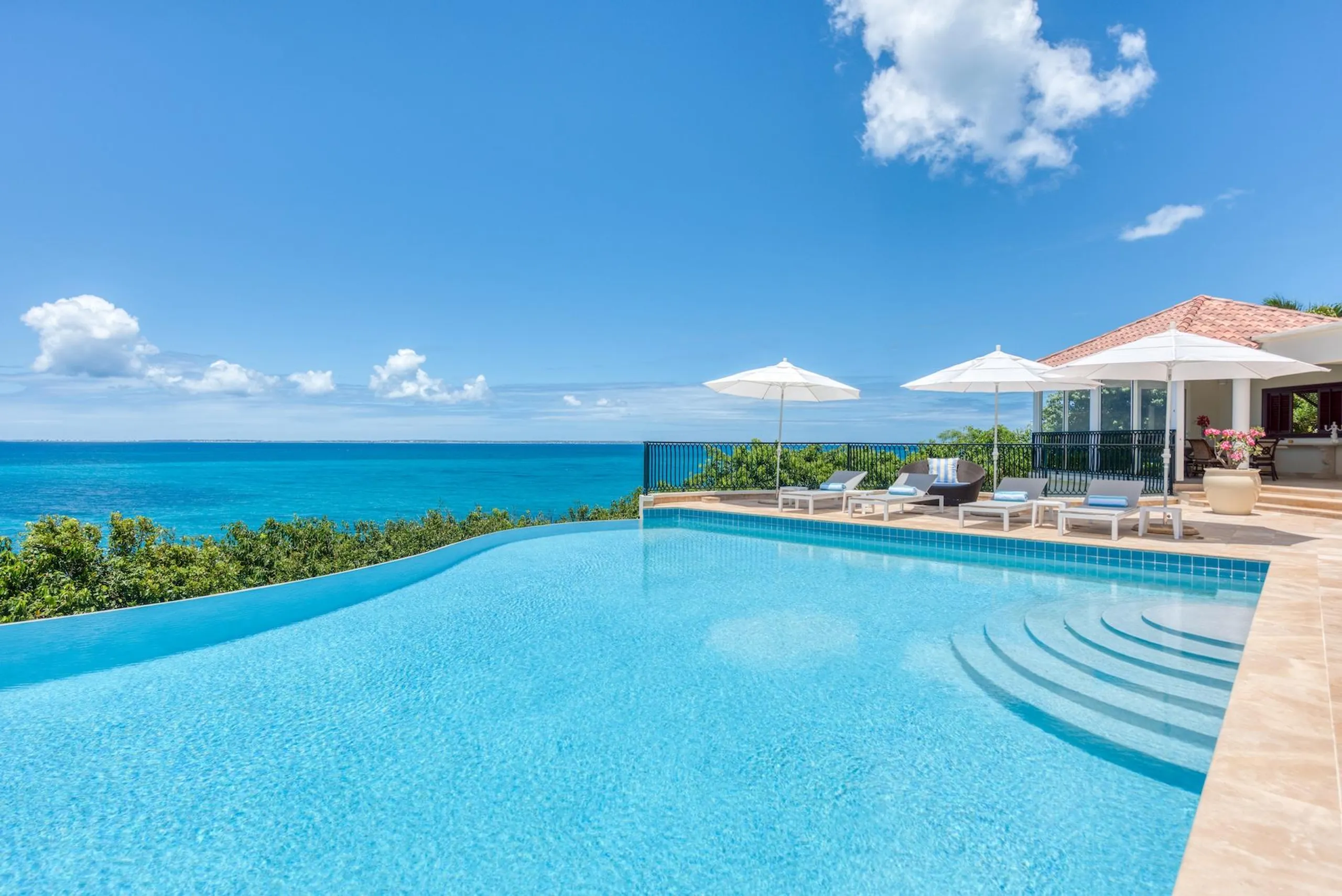 Splendid Moroccan-Inspired 5-Bedroom Villa with Private Pool Overlooking Anguilla — photograph 8