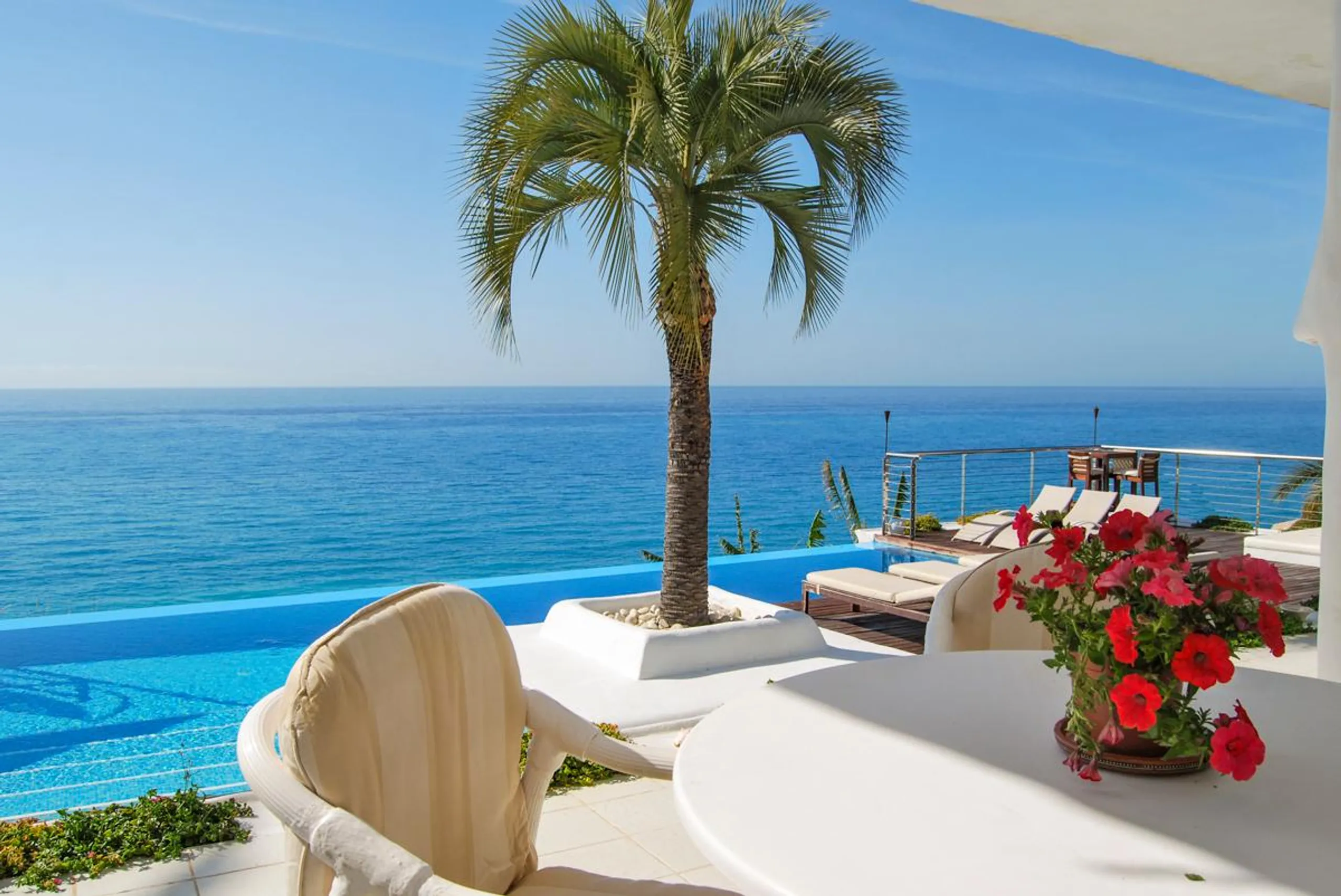 Clifftop Luxury Villa with Infinity Pool and Breathtaking Sea Views in Villajoyosa, Villajoyosa
