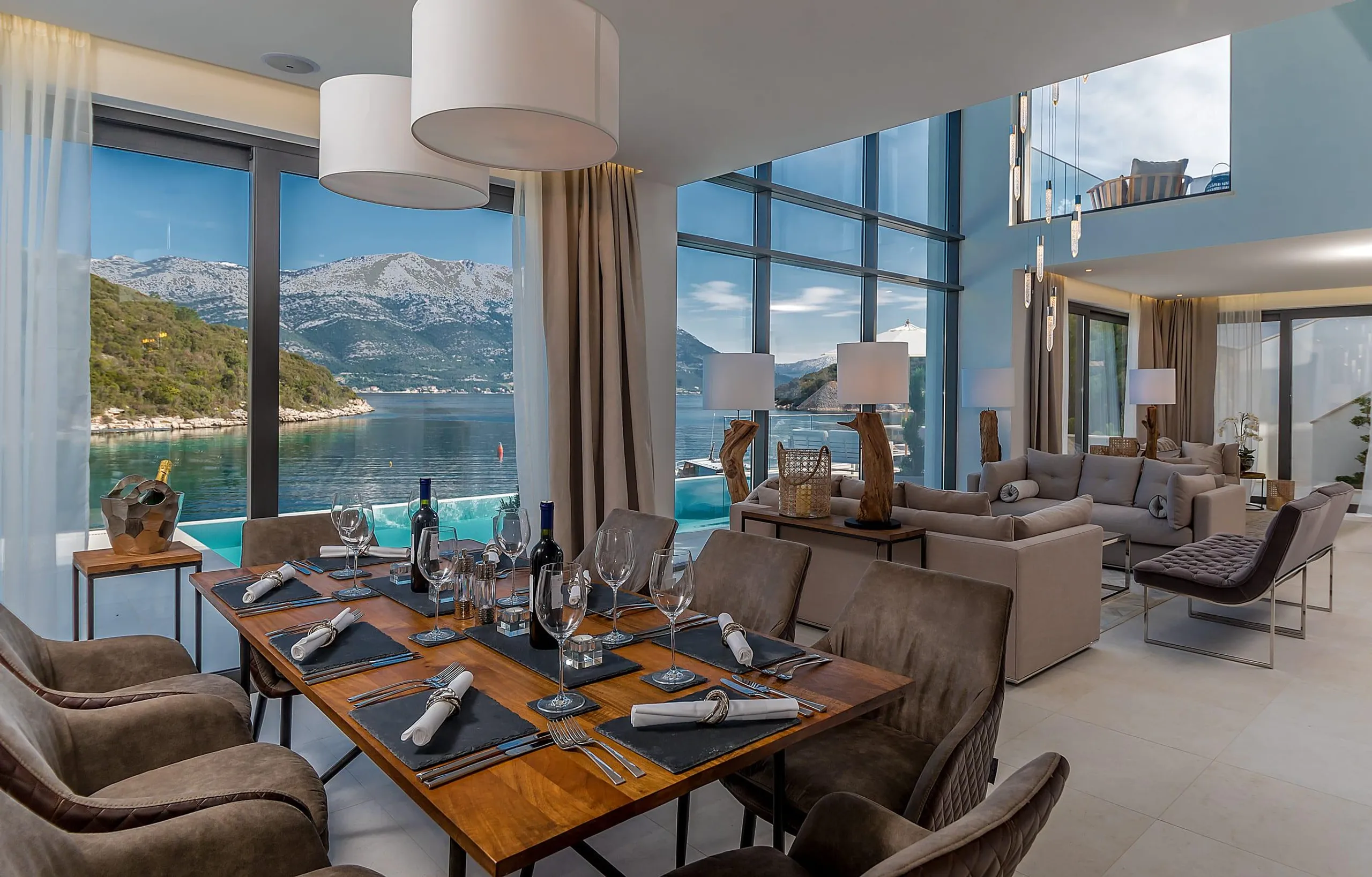 Grand Intense Villa with High End Beachfront — photograph 10